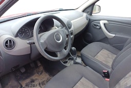 Punainen Dacia SANDERO 2010 kuva 3.
