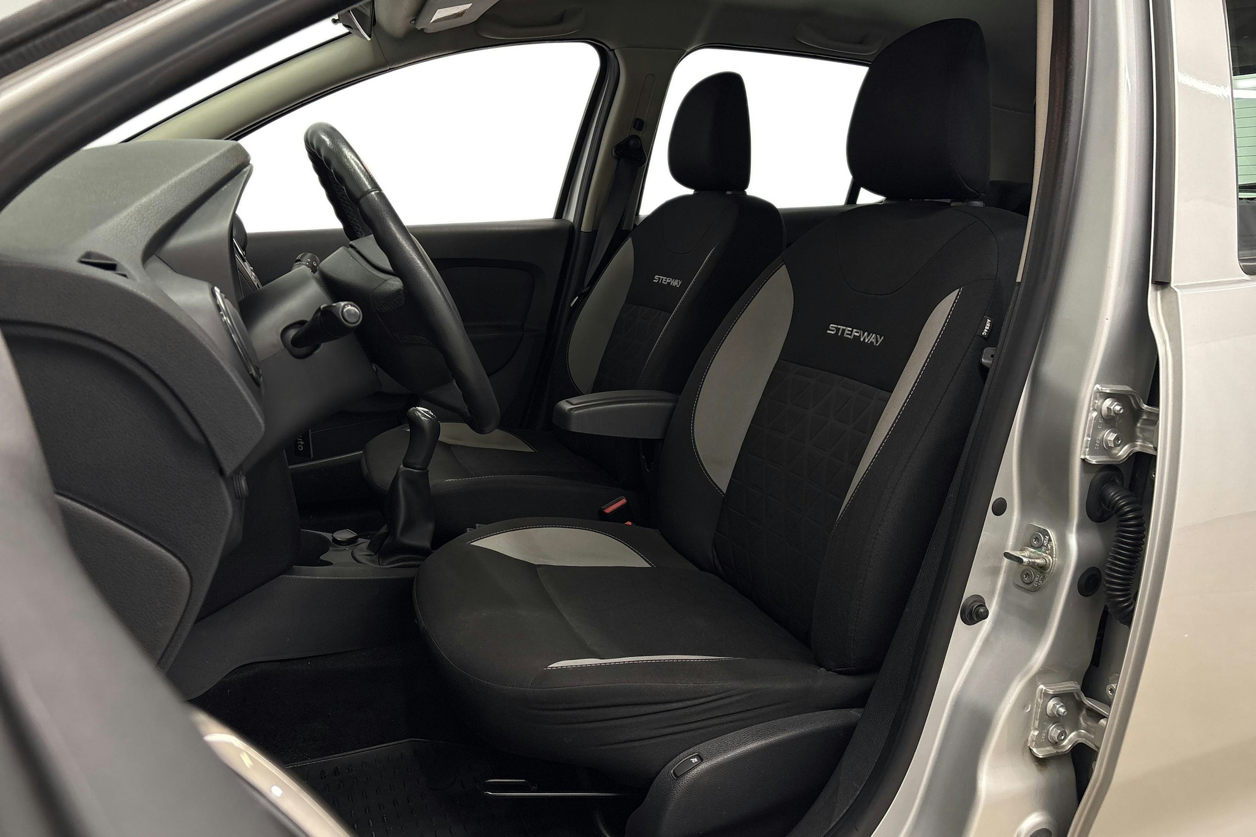 harmaa Dacia Sandero 2013 kuva 10.