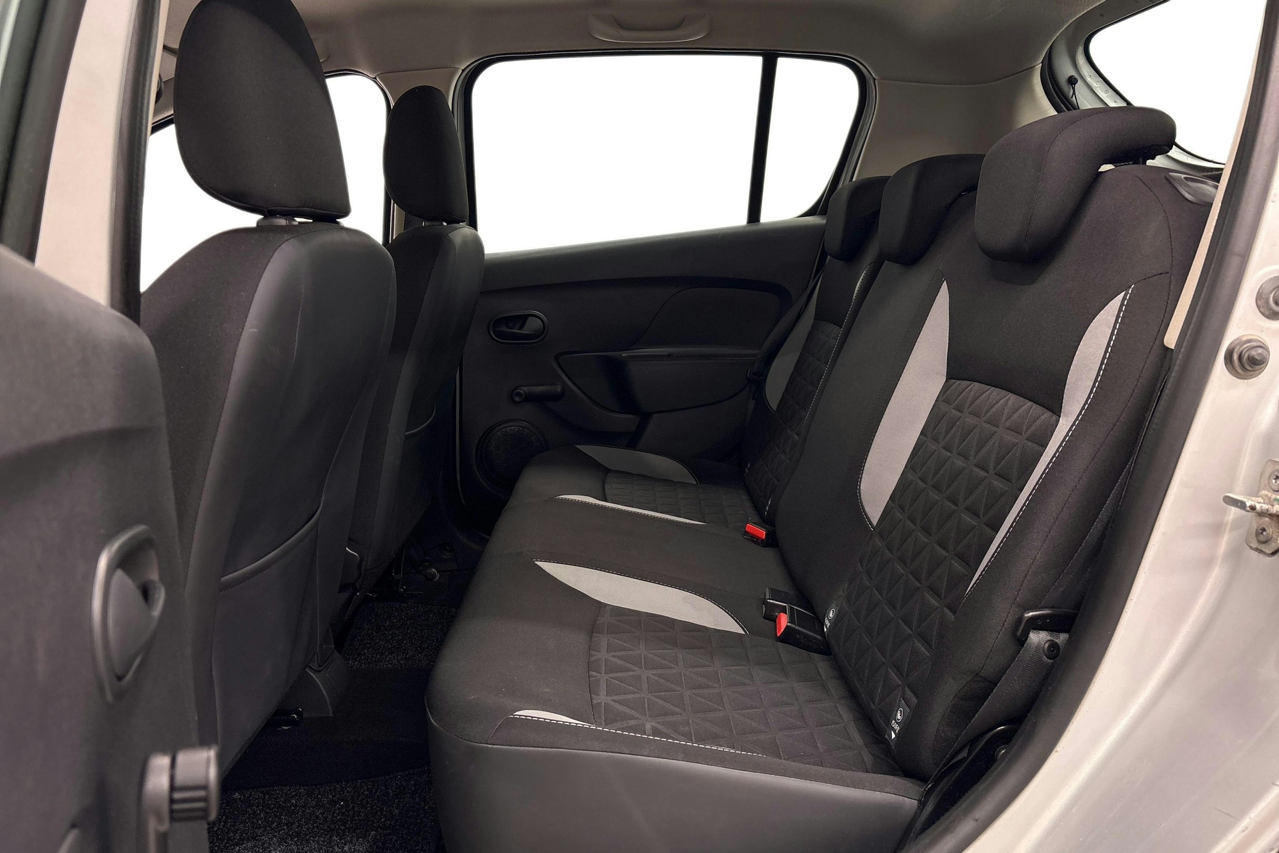 harmaa Dacia Sandero 2013 kuva 11.
