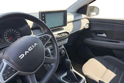 punainen Dacia Sandero 2023 kuva 3.