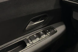 punainen Dacia Sandero 2023 kuva 14.