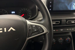 punainen Dacia Sandero 2023 kuva 16.