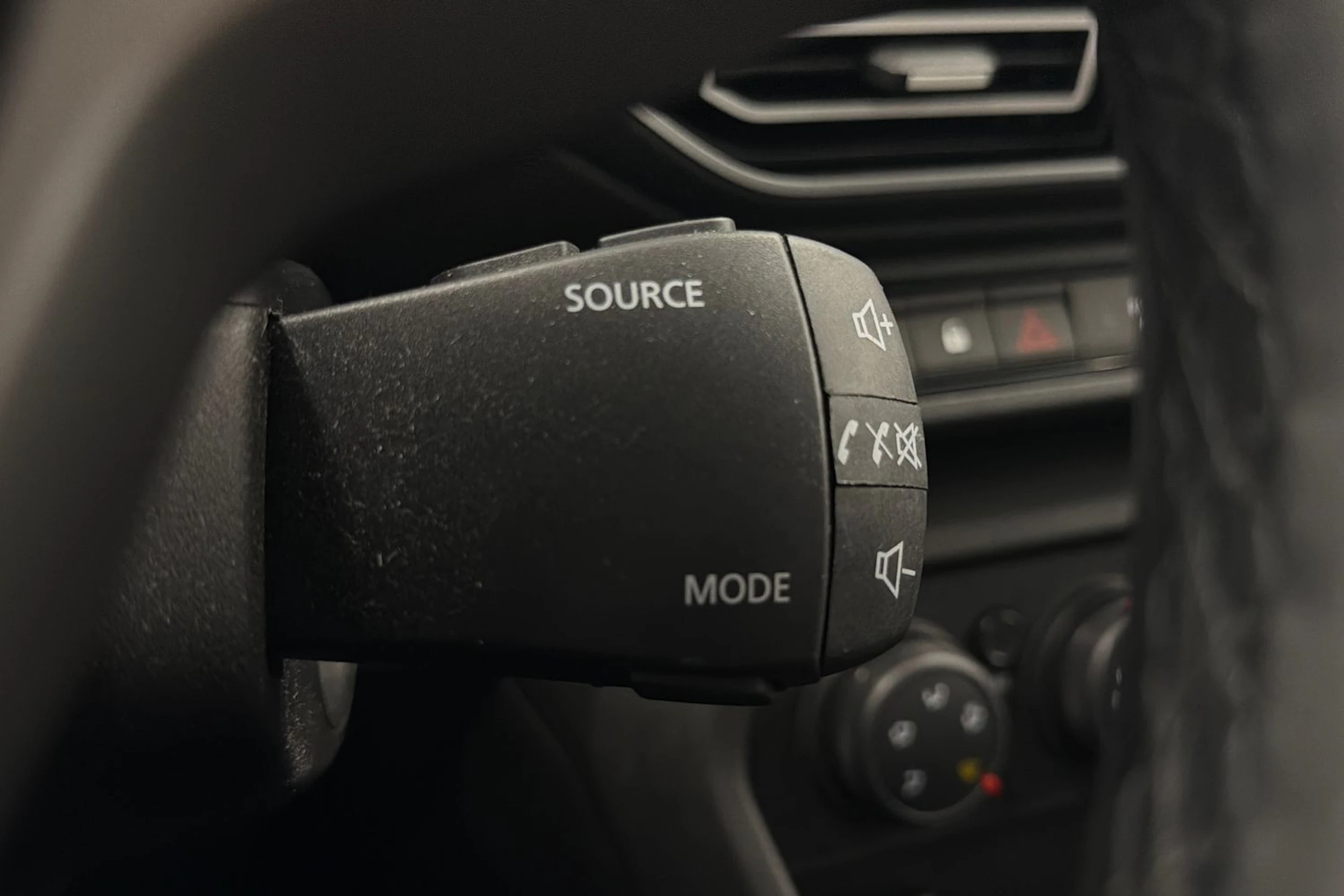 punainen Dacia Sandero 2023 kuva 17.