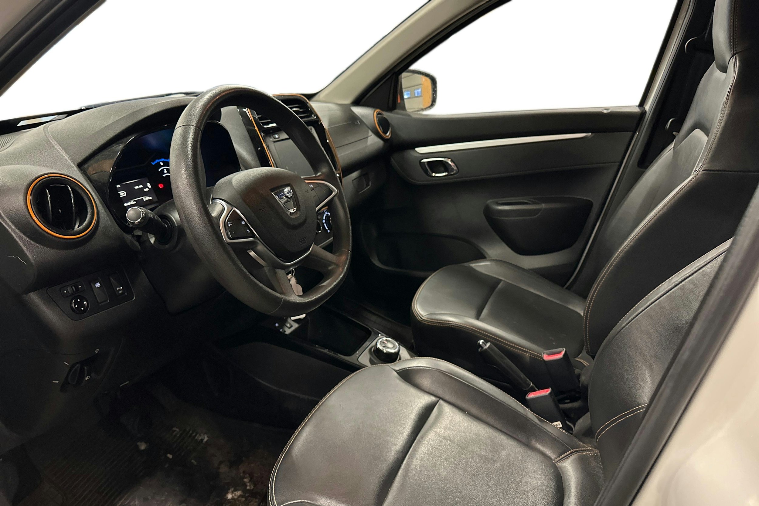 valkoinen Dacia Spring 2021 kuva 3.