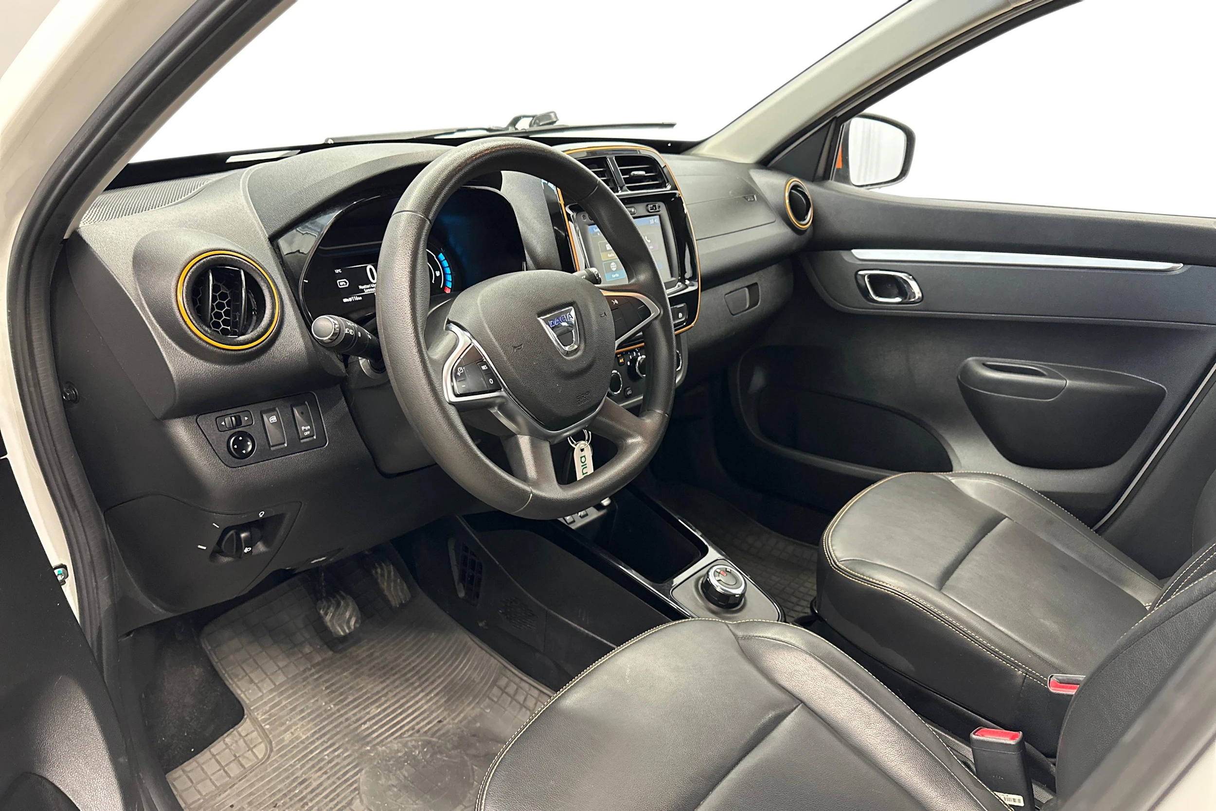 valkoinen Dacia Spring 2021 kuva 7.