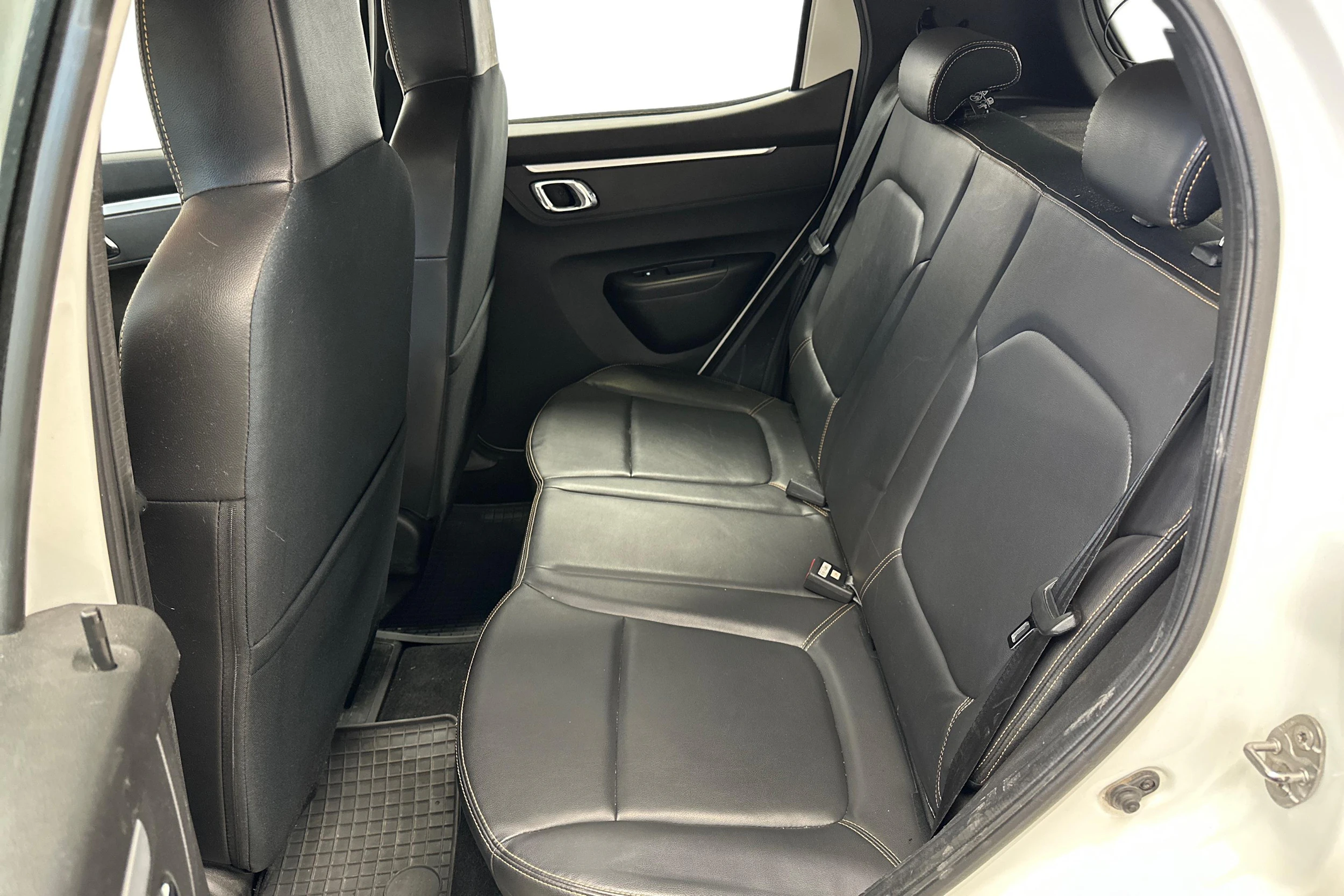 valkoinen Dacia Spring 2021 kuva 10.