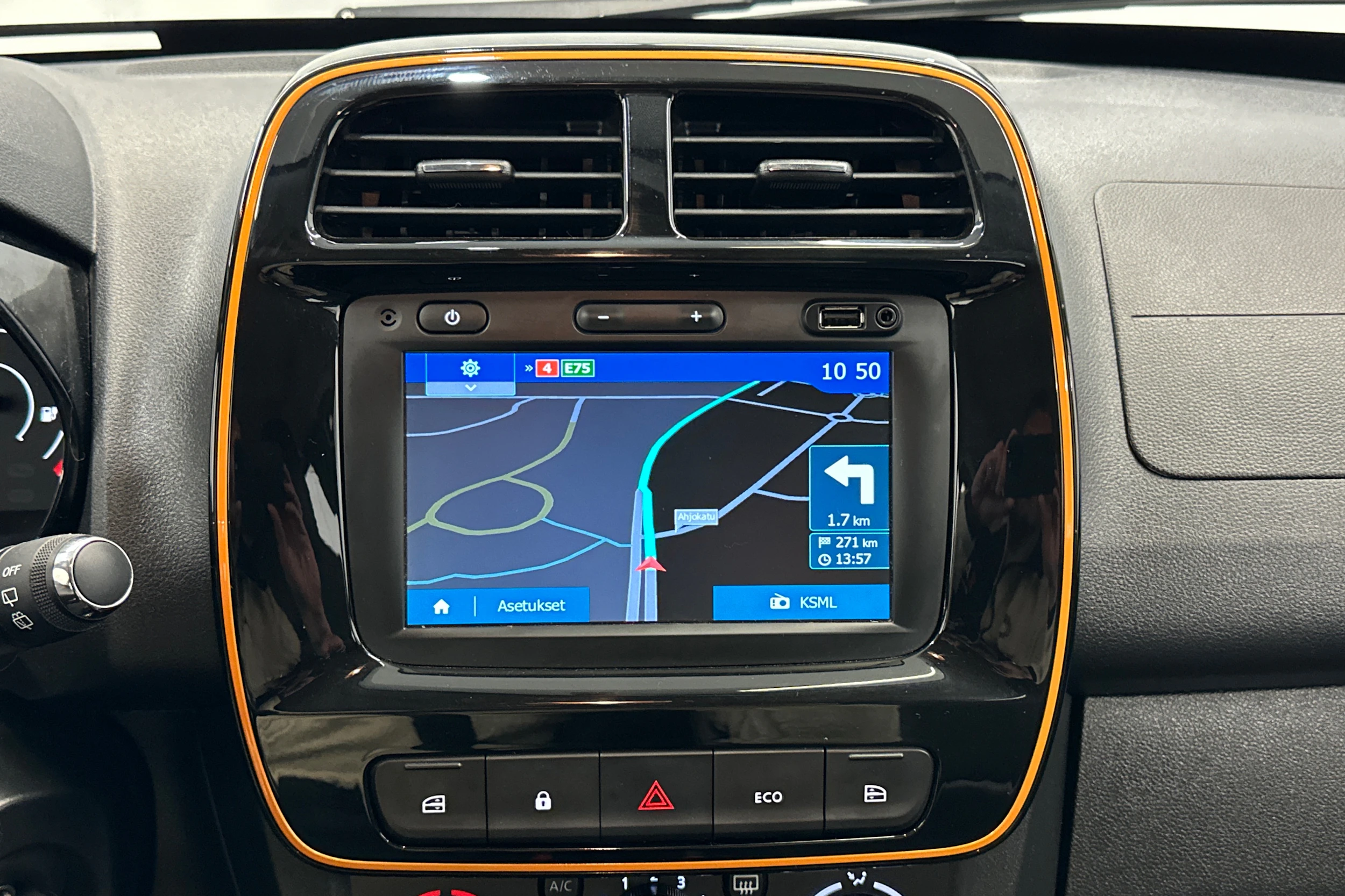 valkoinen Dacia Spring 2021 kuva 18.