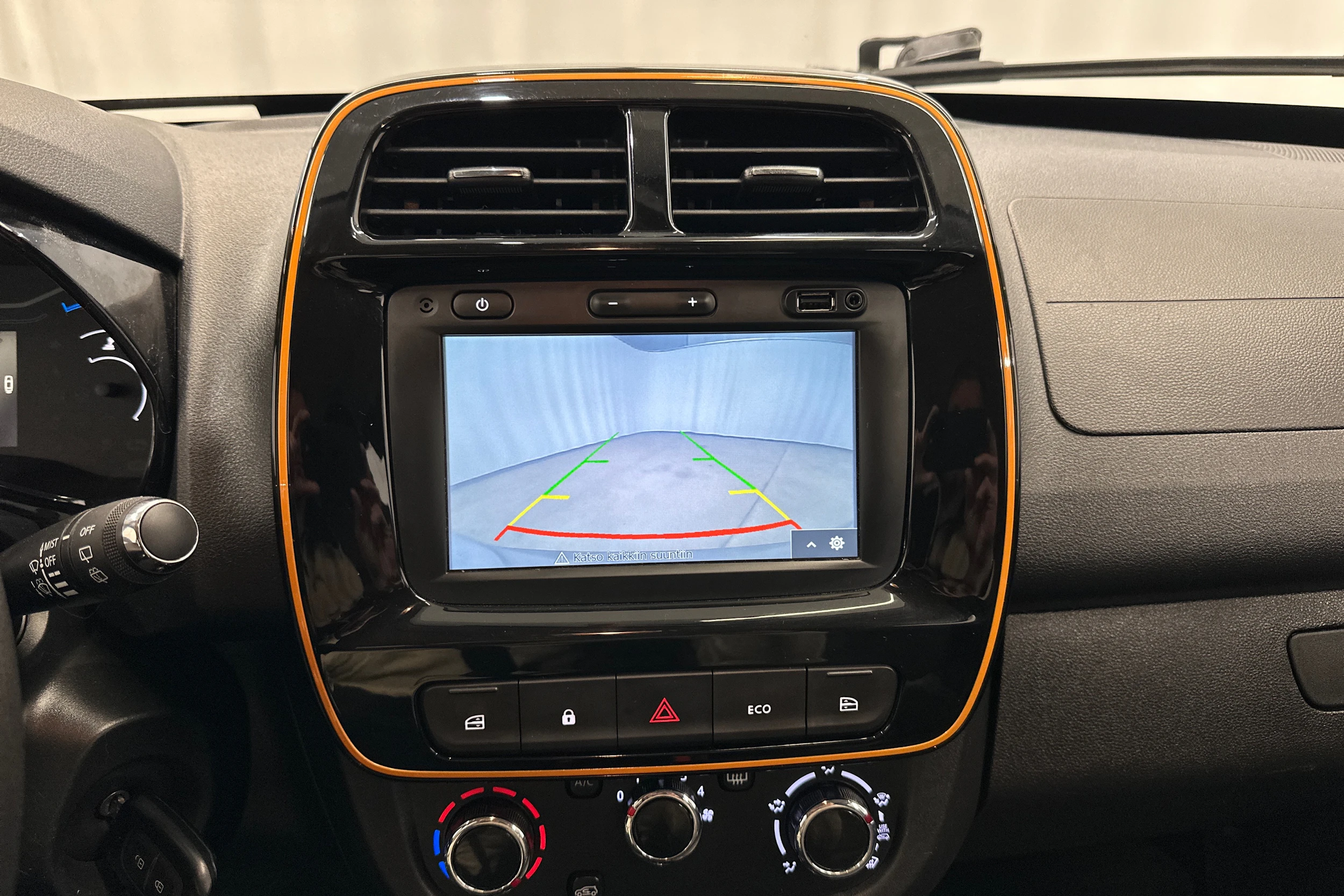 valkoinen Dacia Spring 2021 kuva 19.