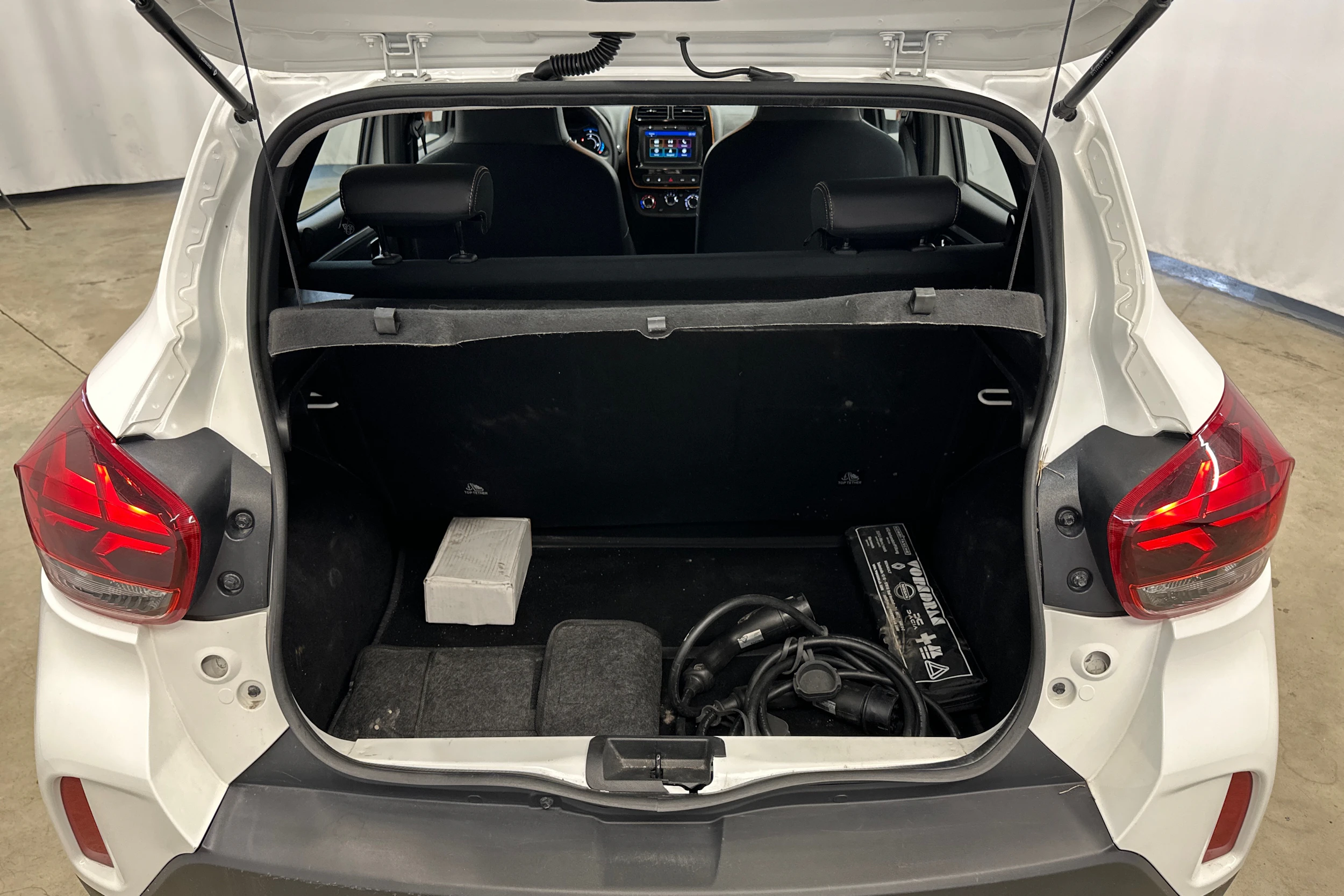 valkoinen Dacia Spring 2021 kuva 21.