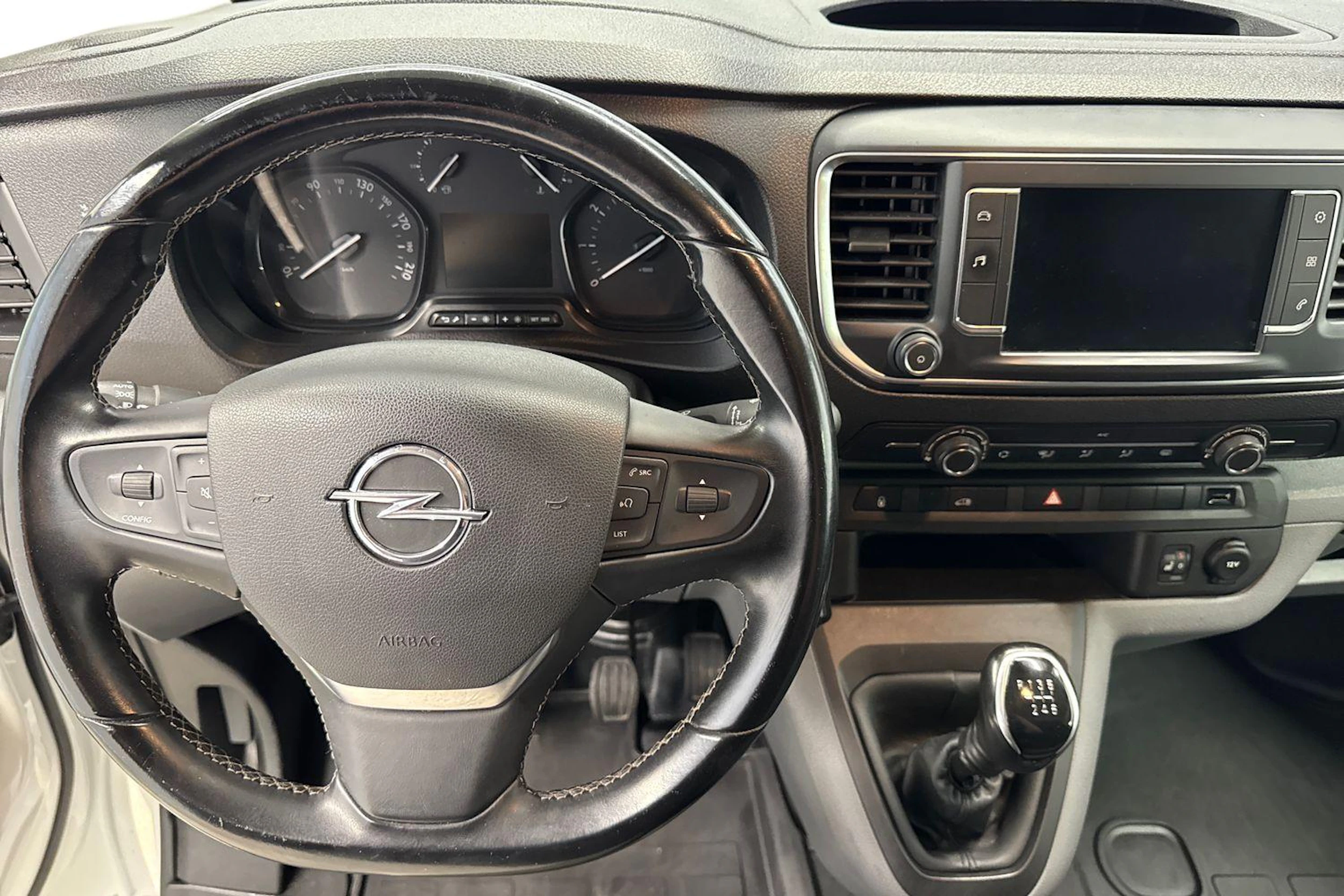 valkoinen Opel Vivaro 2021 kuva 9.