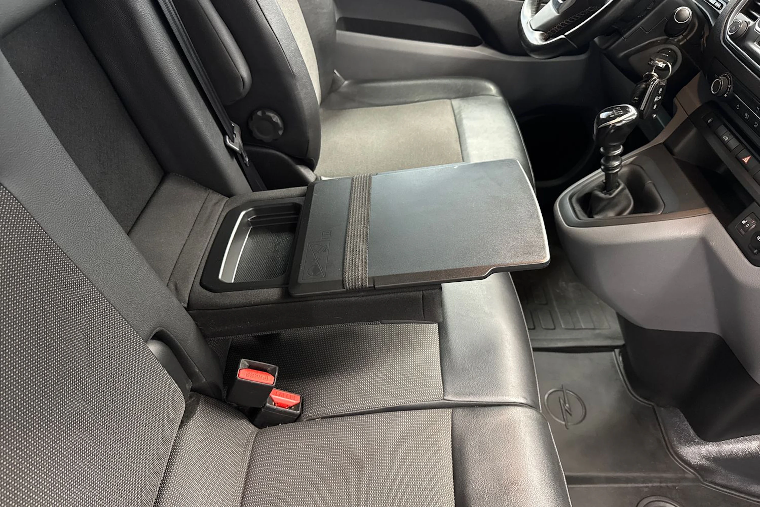 valkoinen Opel Vivaro 2021 kuva 15.