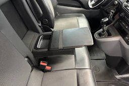 valkoinen Opel Vivaro 2021 kuva 15.