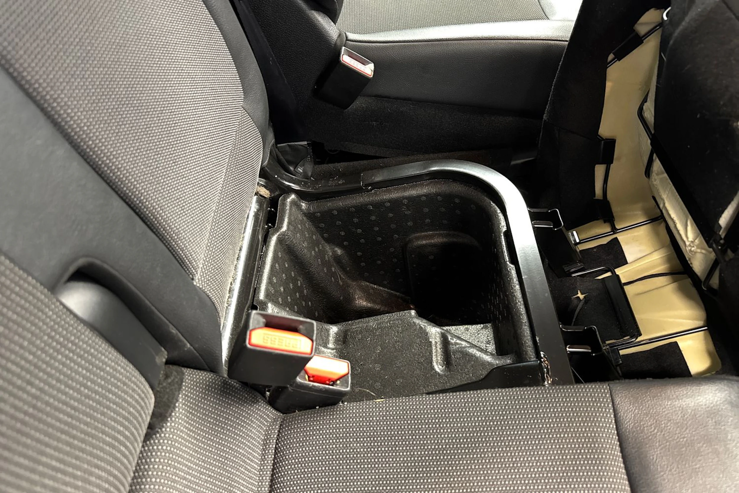 valkoinen Opel Vivaro 2021 kuva 16.