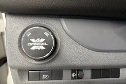 valkoinen Opel Vivaro 2021 kuva 18.