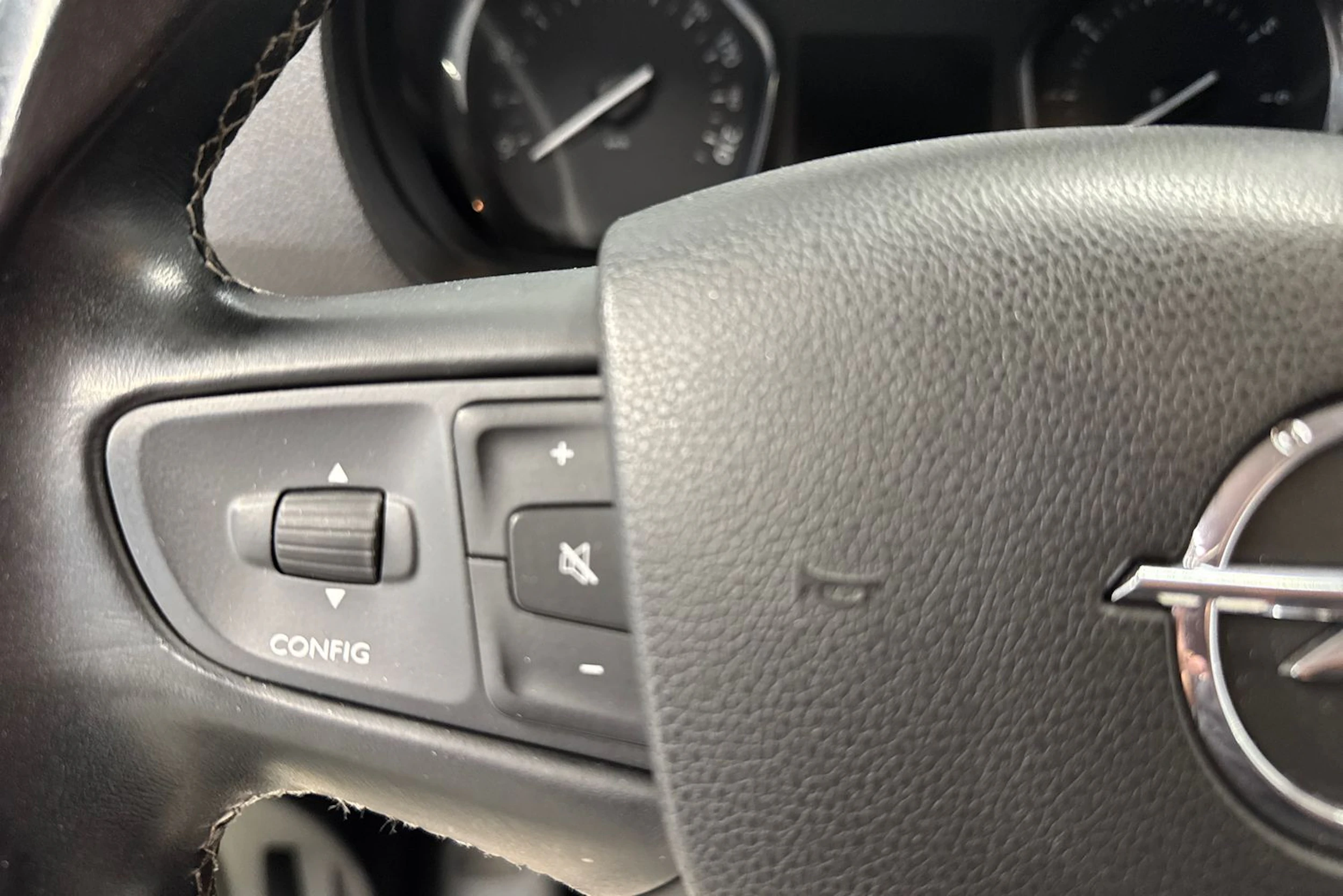valkoinen Opel Vivaro 2021 kuva 19.