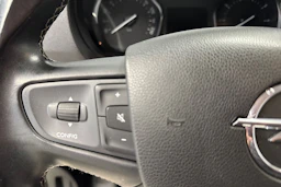 valkoinen Opel Vivaro 2021 kuva 19.