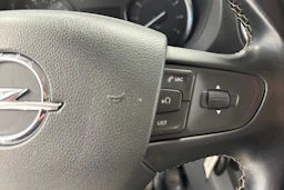 valkoinen Opel Vivaro 2021 kuva 20.