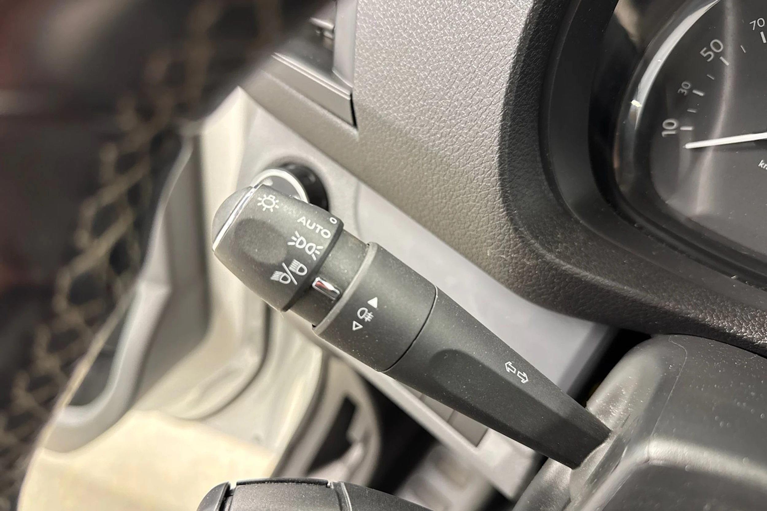 valkoinen Opel Vivaro 2021 kuva 22.