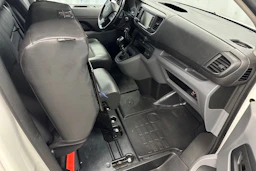 valkoinen Opel Vivaro 2021 kuva 32.