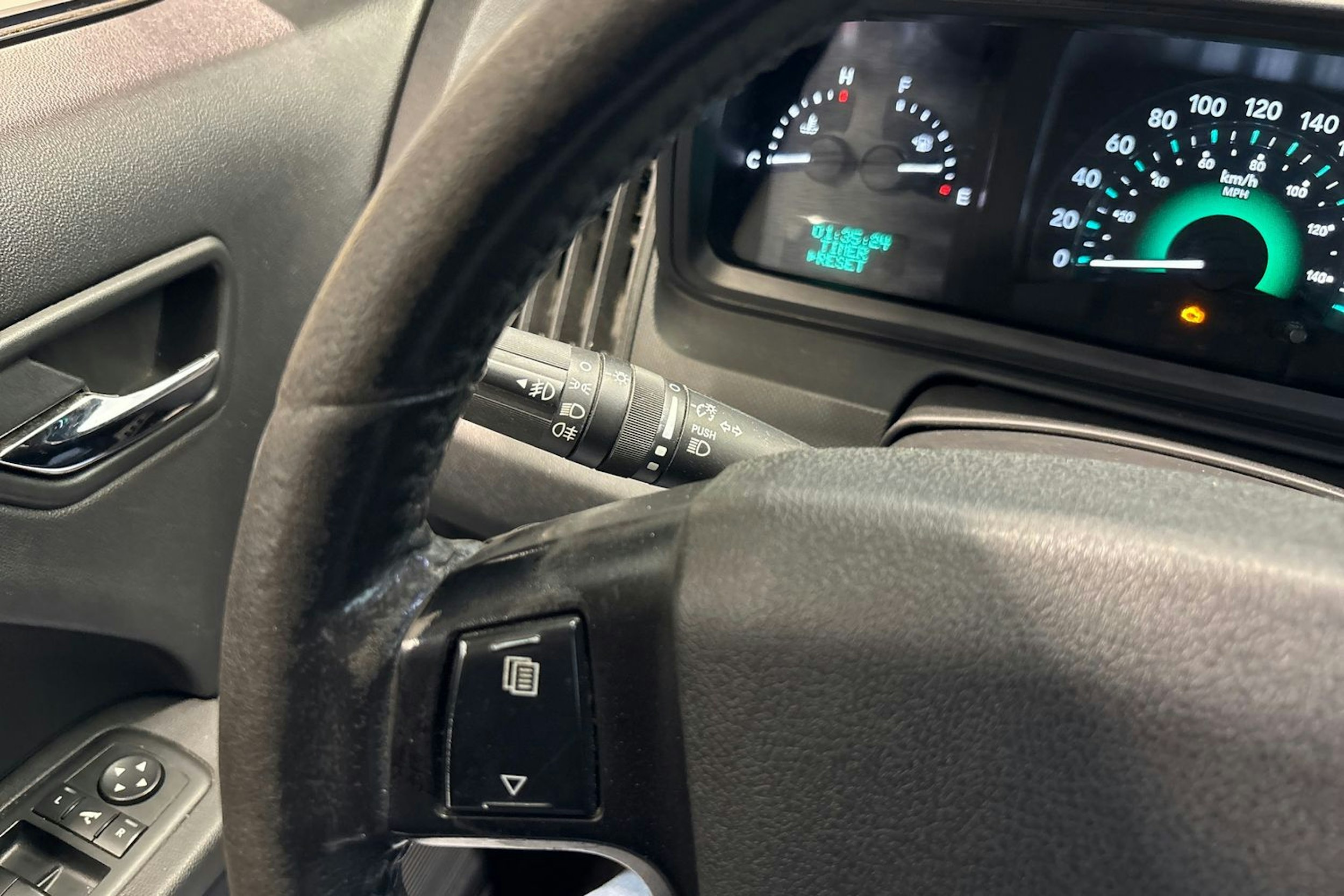 Musta Dodge Journey 2010 kuva 11.