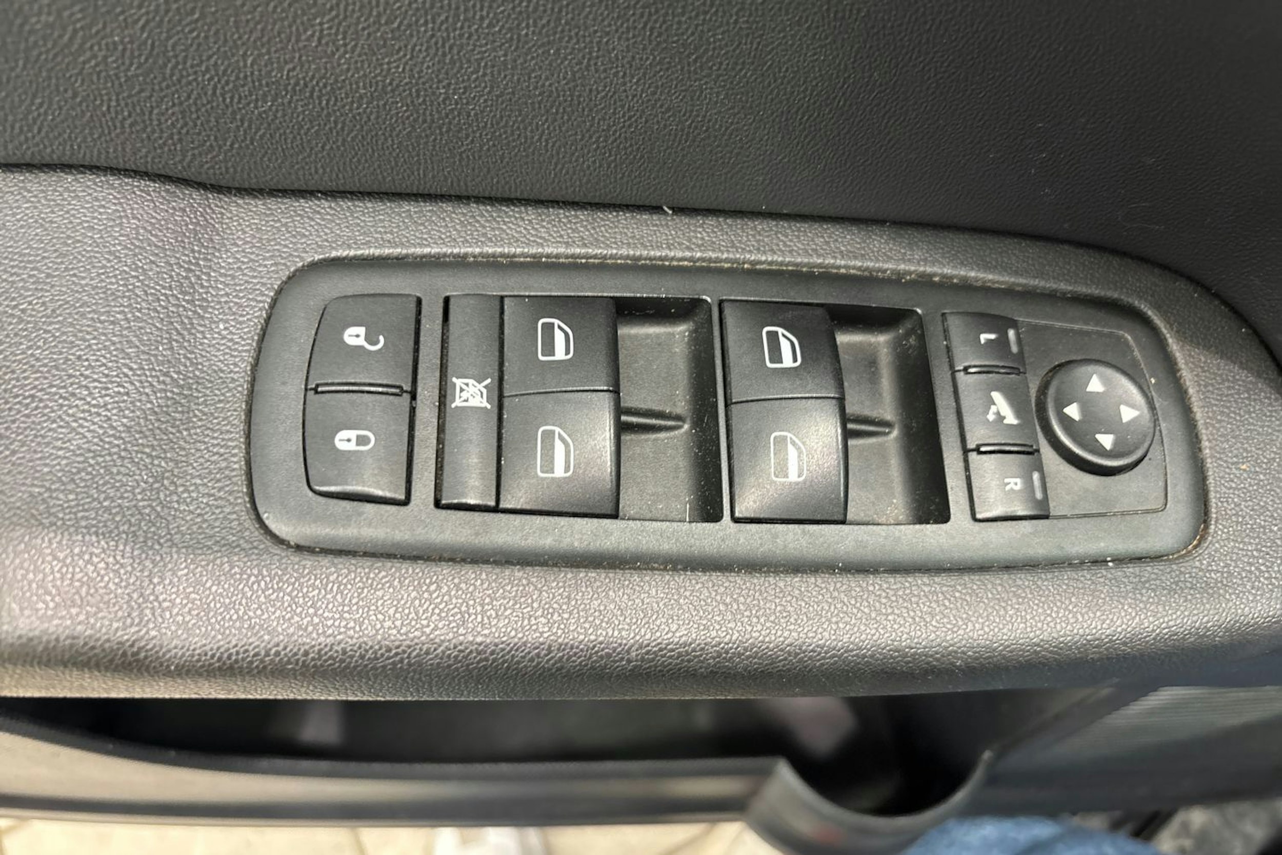 Musta Dodge Journey 2010 kuva 16.