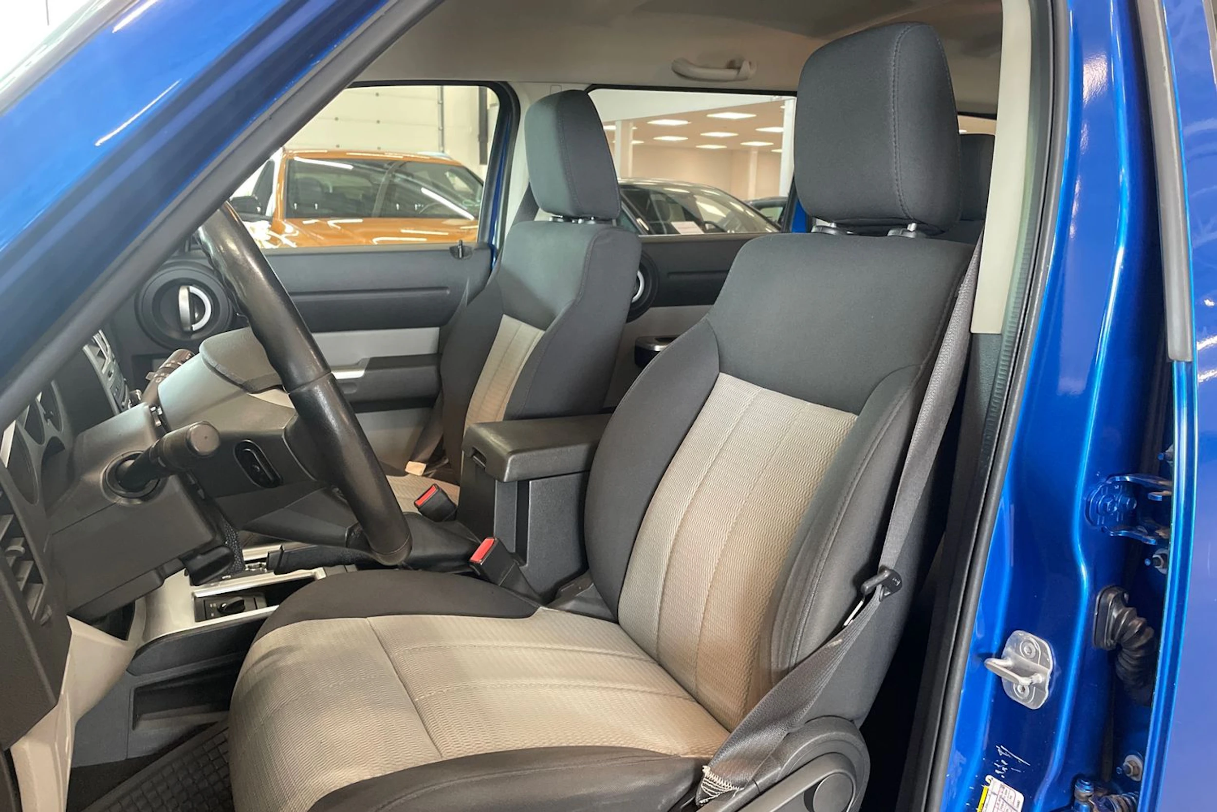 sininen Dodge Nitro 2010 kuva 11.