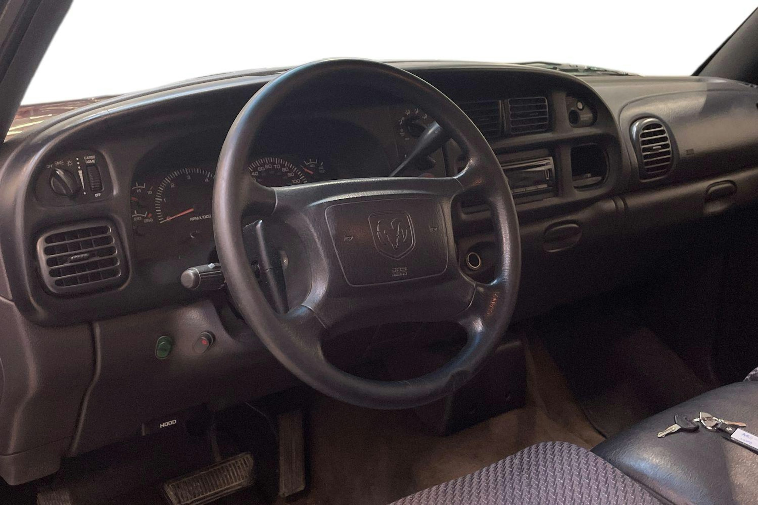 punainen Dodge RAM 2001 kuva 7.