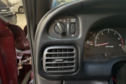 punainen Dodge RAM 2001 kuva 18.