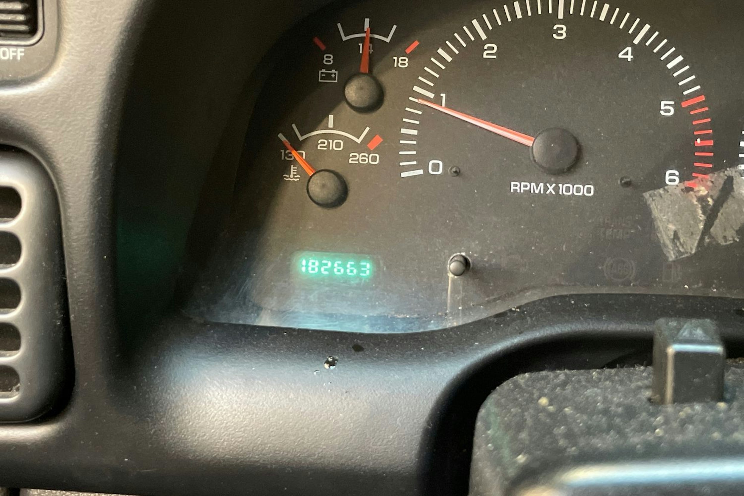 punainen Dodge RAM 2001 kuva 20.