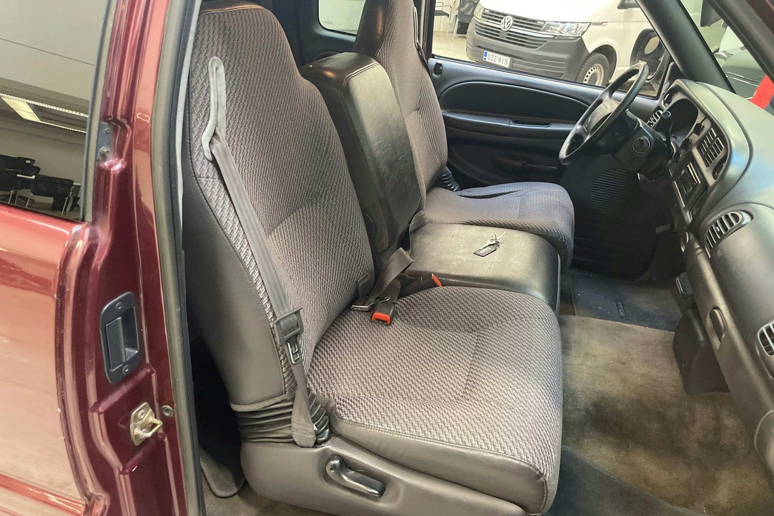 punainen Dodge RAM 2001 kuva 23.