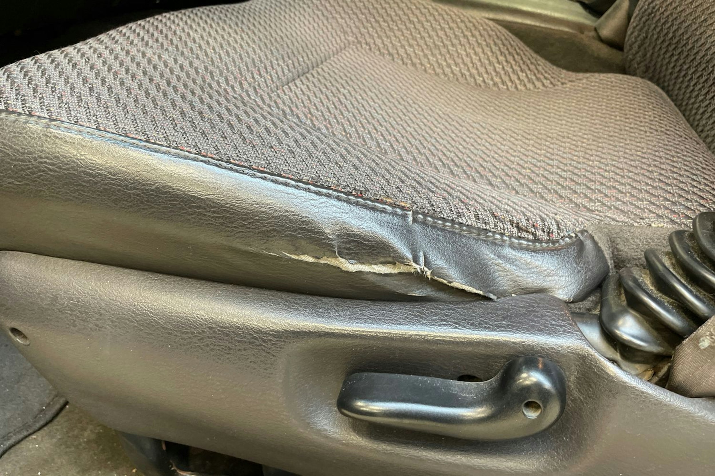 punainen Dodge RAM 2001 kuva 43.