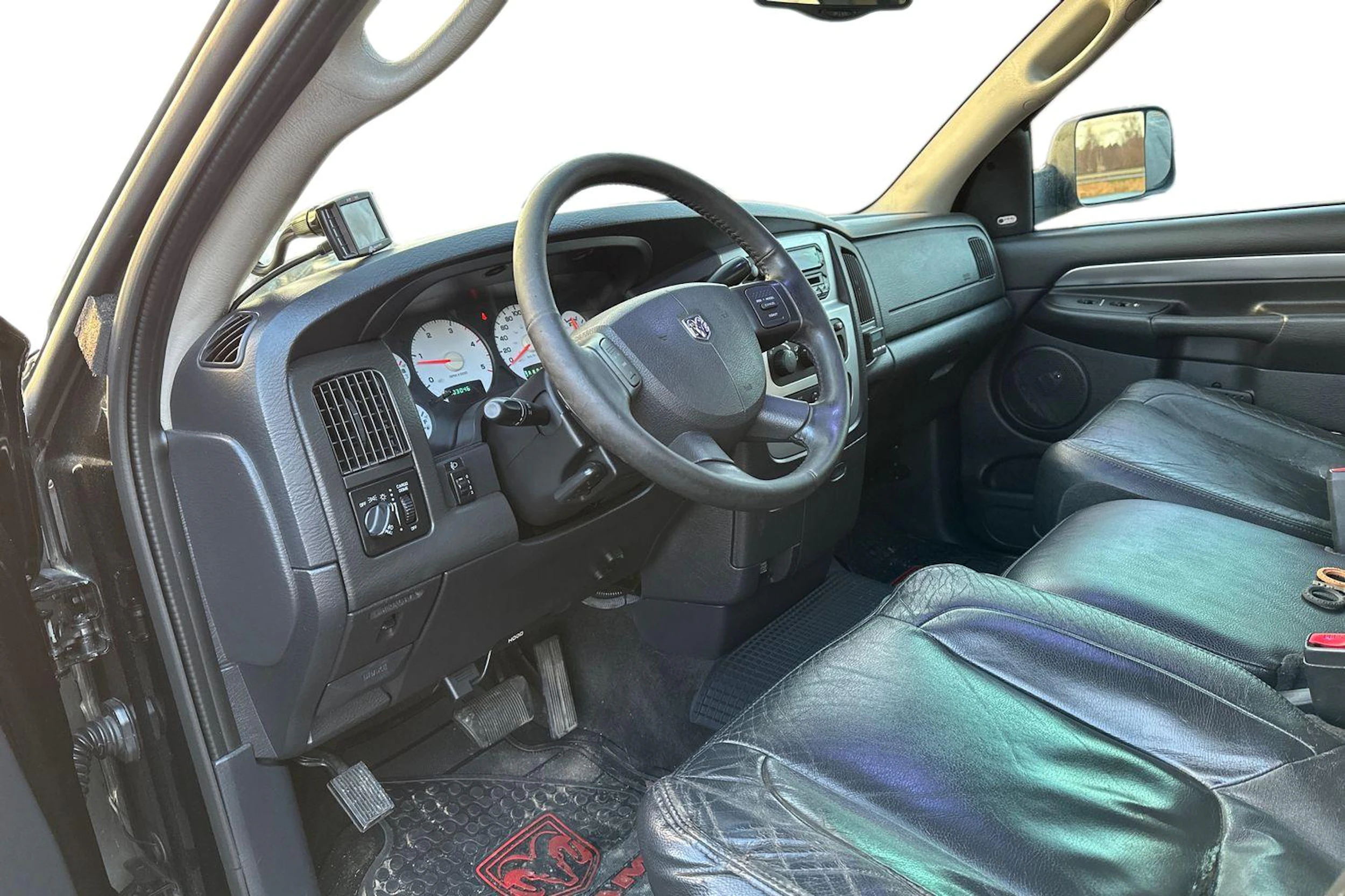 musta Dodge RAM 2004 kuva 3.