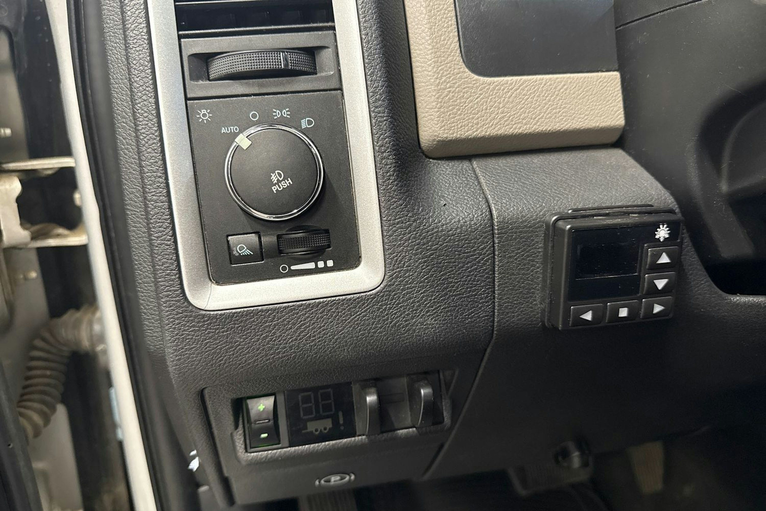 harmaa Dodge RAM 2011 kuva 20.