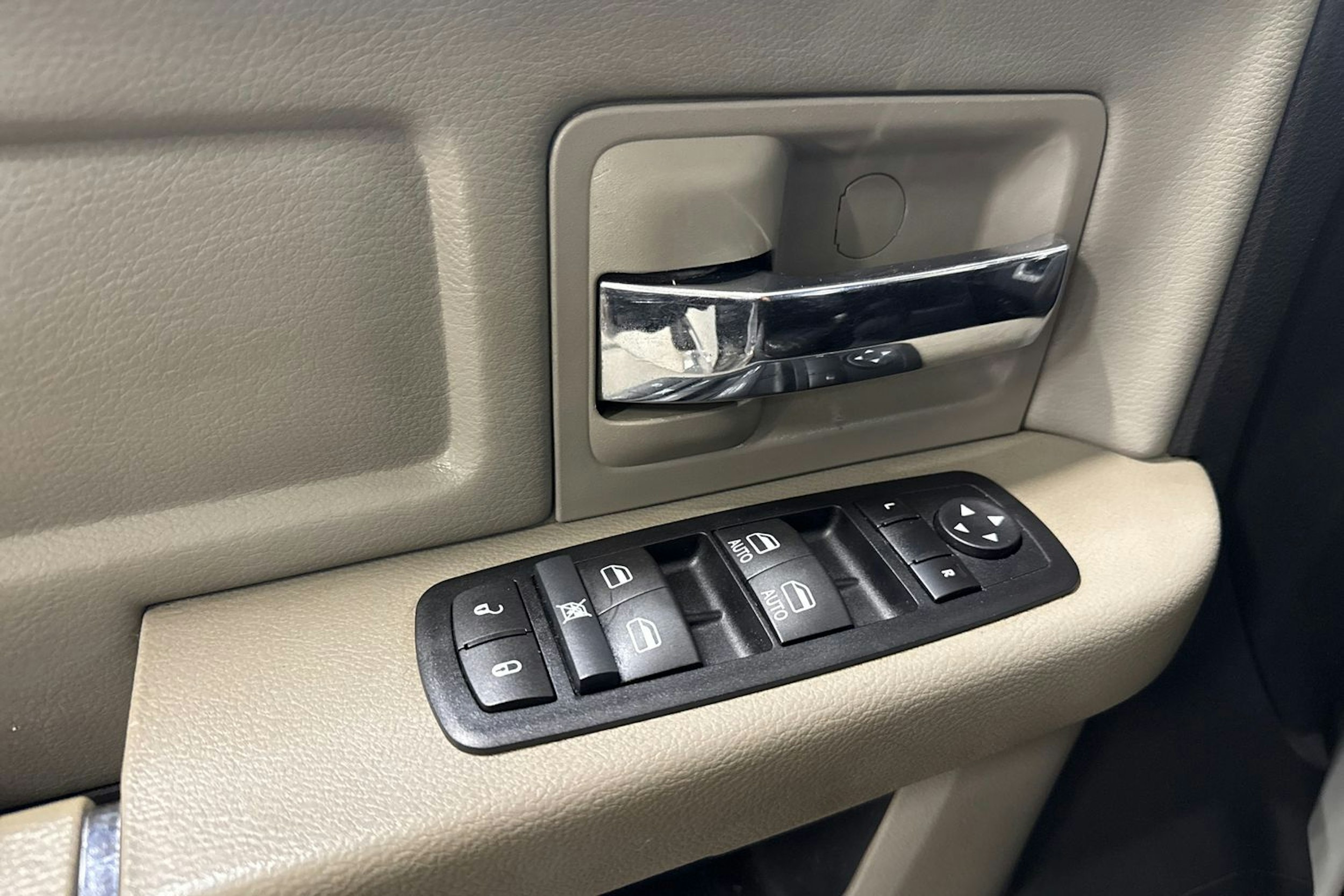 harmaa Dodge RAM 2011 kuva 21.