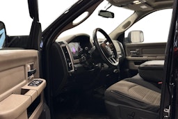 musta Dodge RAM 2012 kuva 8.