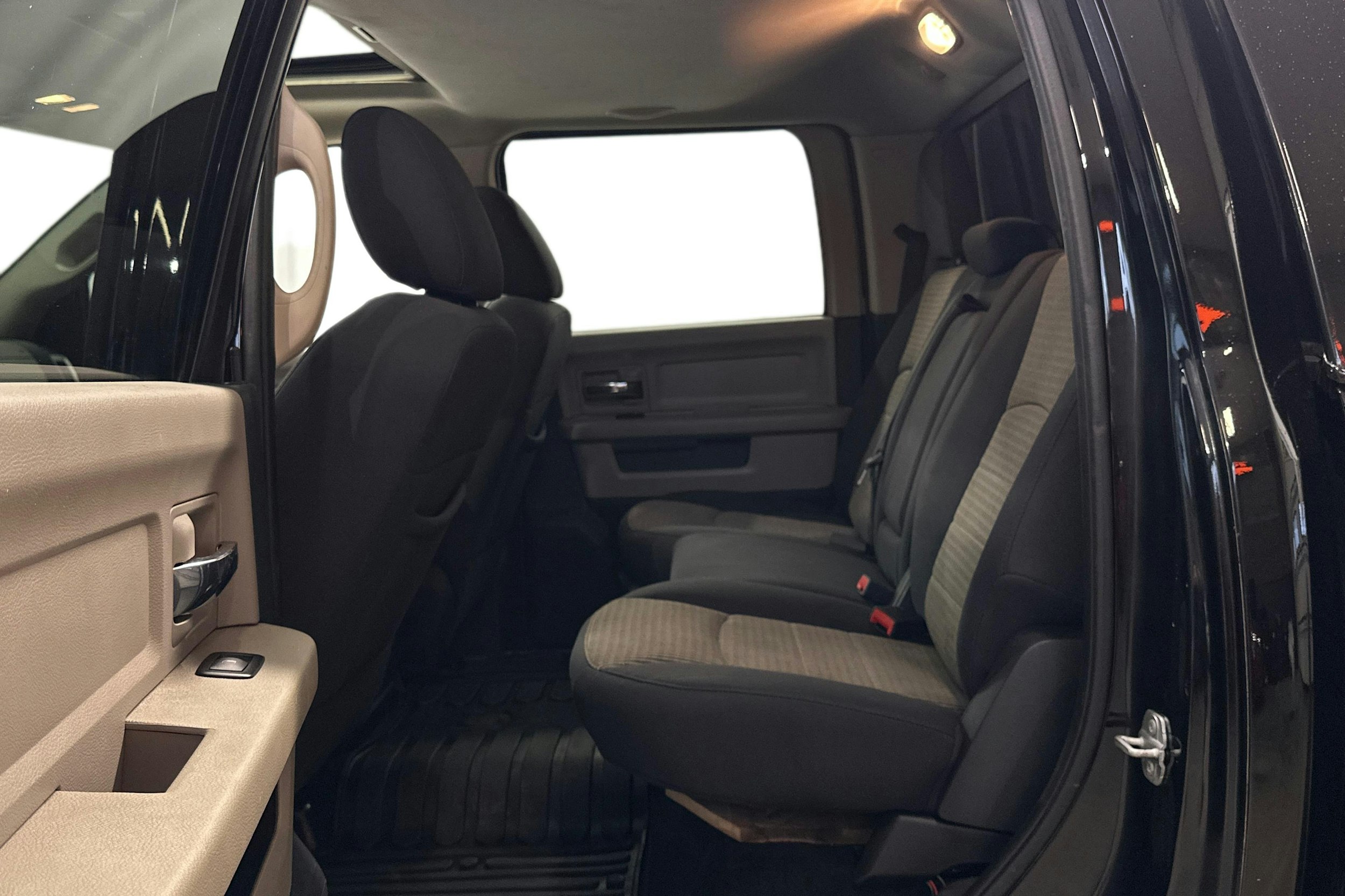 musta Dodge RAM 2012 kuva 11.