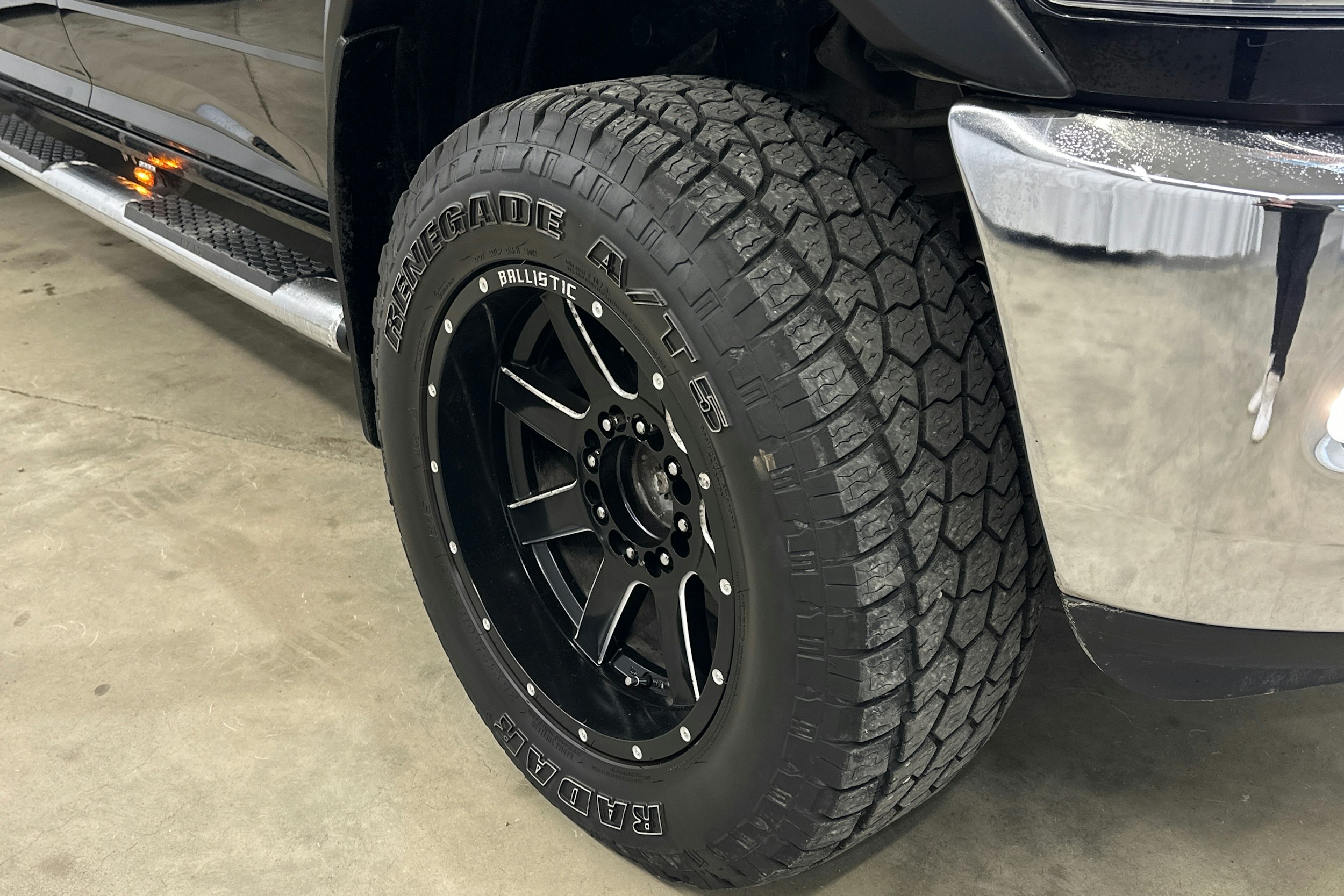 musta Dodge RAM 2012 kuva 13.