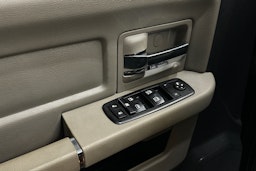 musta Dodge RAM 2012 kuva 18.