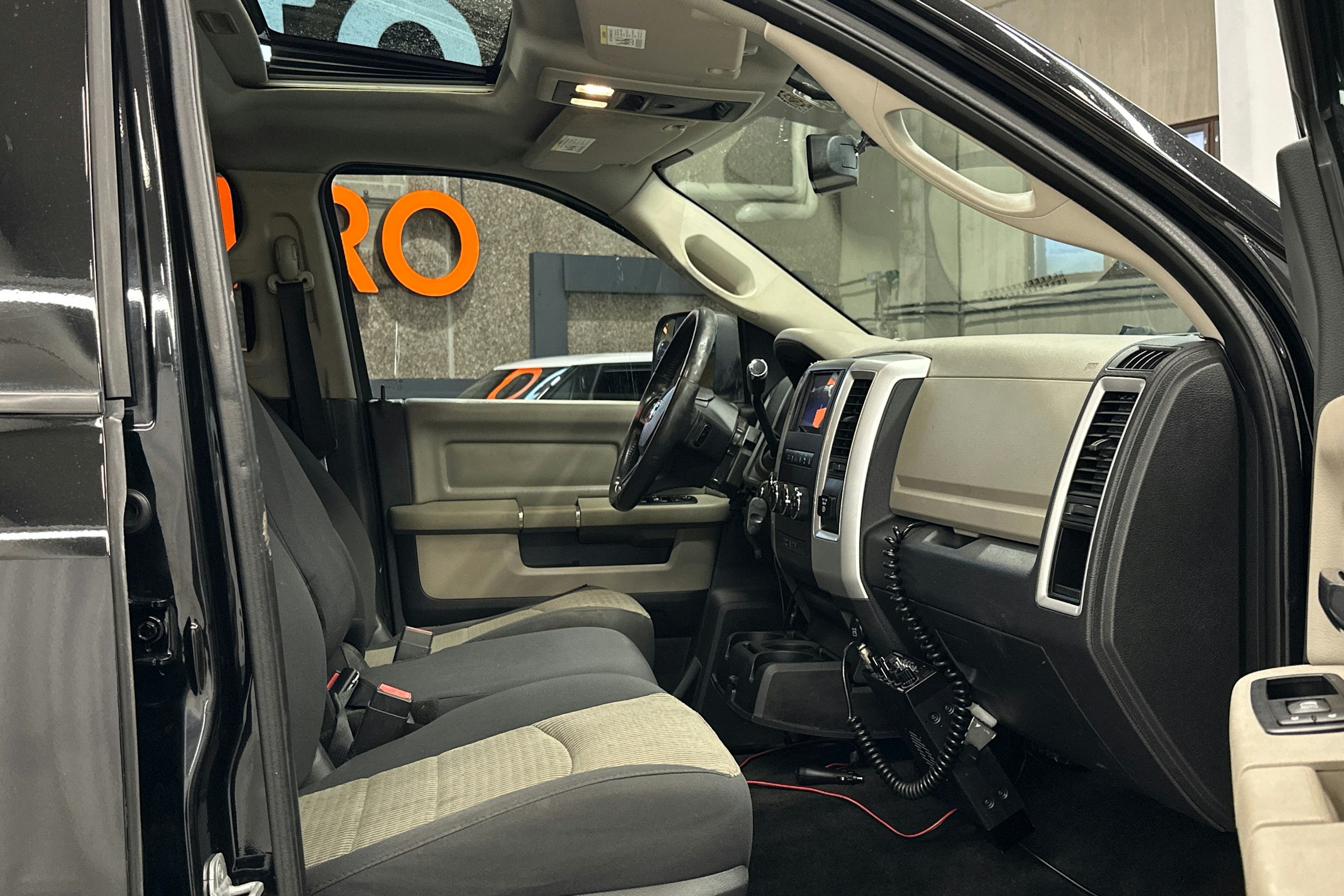 musta Dodge RAM 2012 kuva 33.