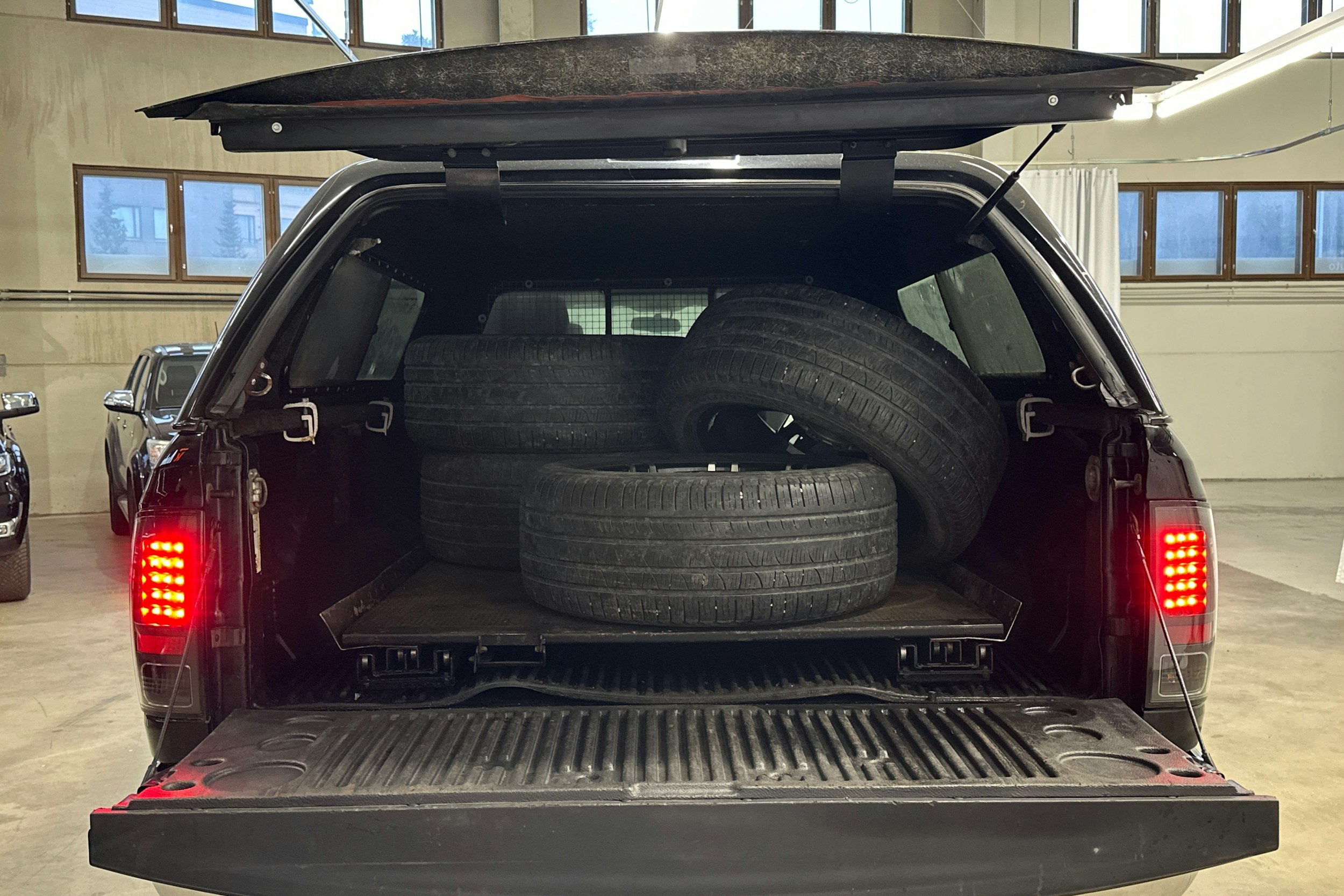 musta Dodge RAM 2012 kuva 36.