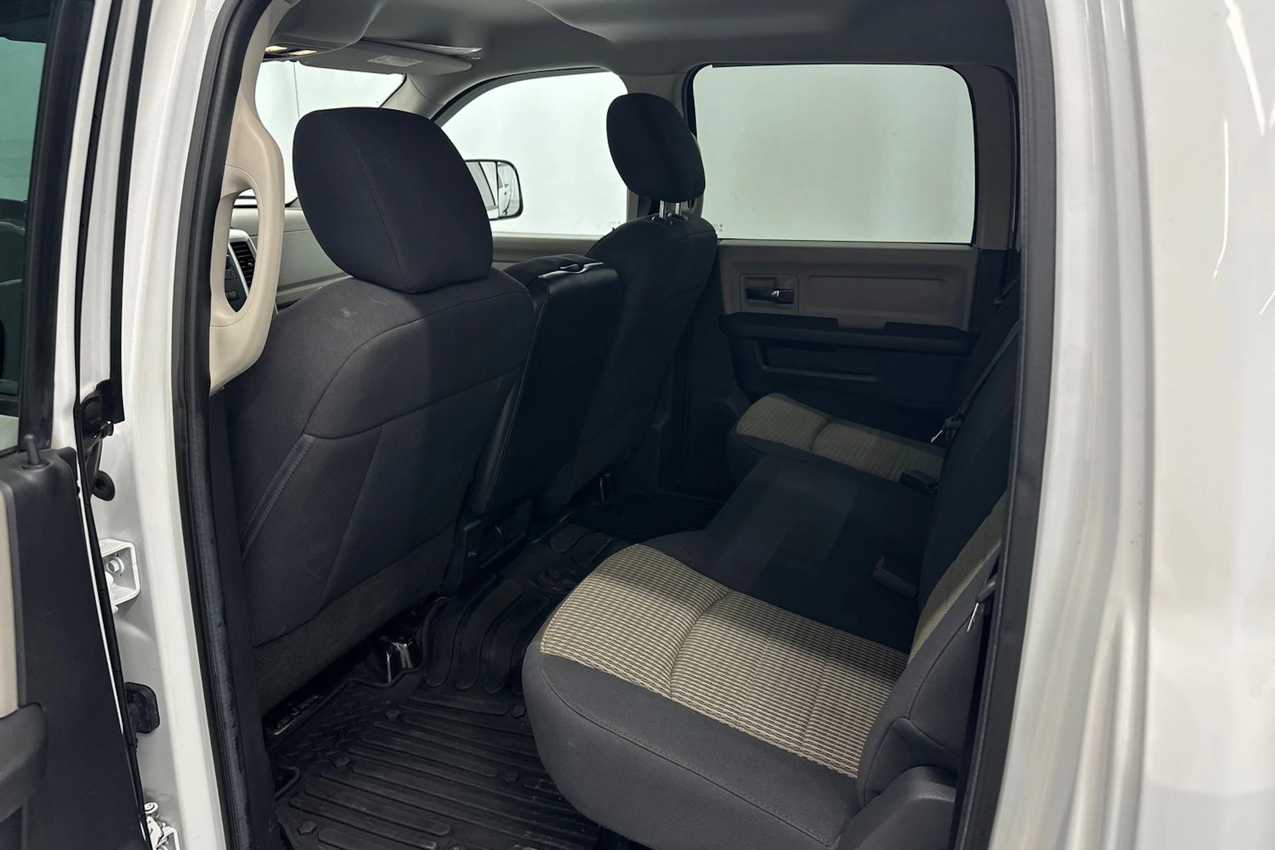 valkoinen Dodge RAM 2012 kuva 23.