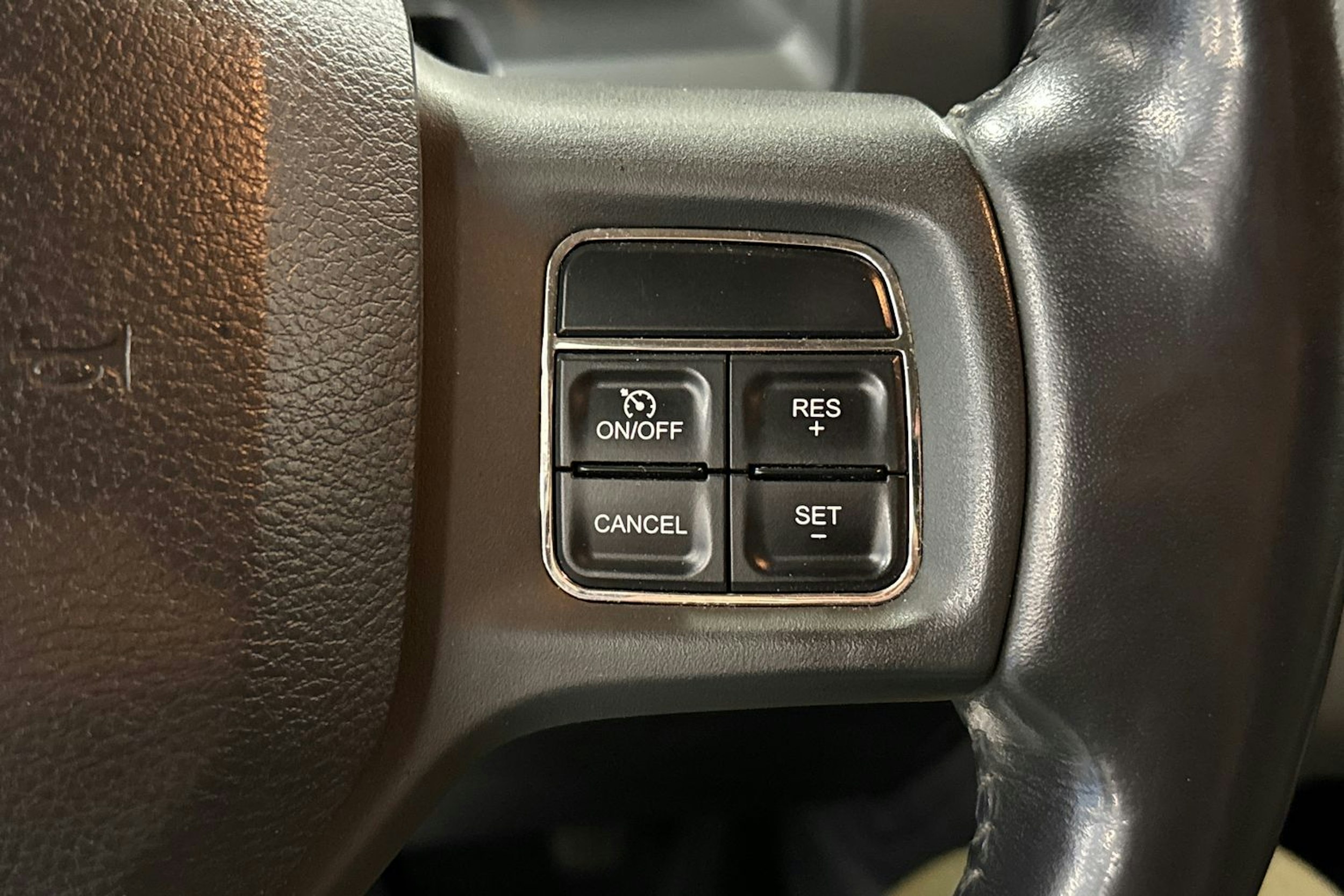 harmaa Dodge RAM 2013 kuva 17.
