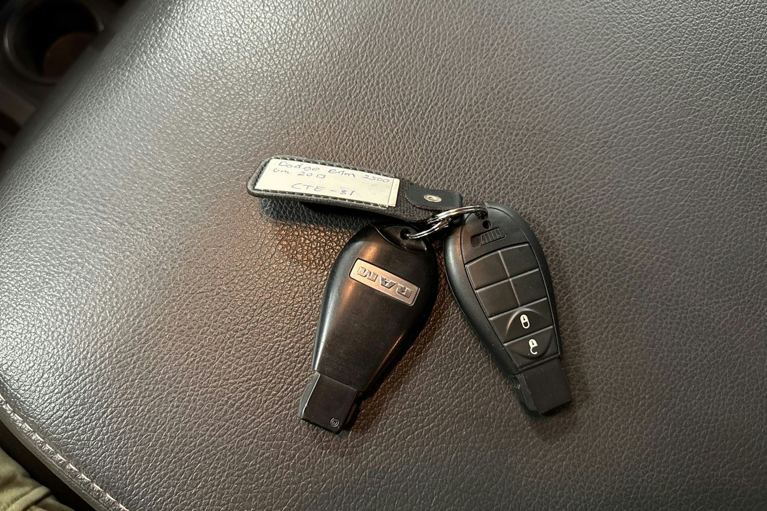 harmaa Dodge RAM 2013 kuva 22.