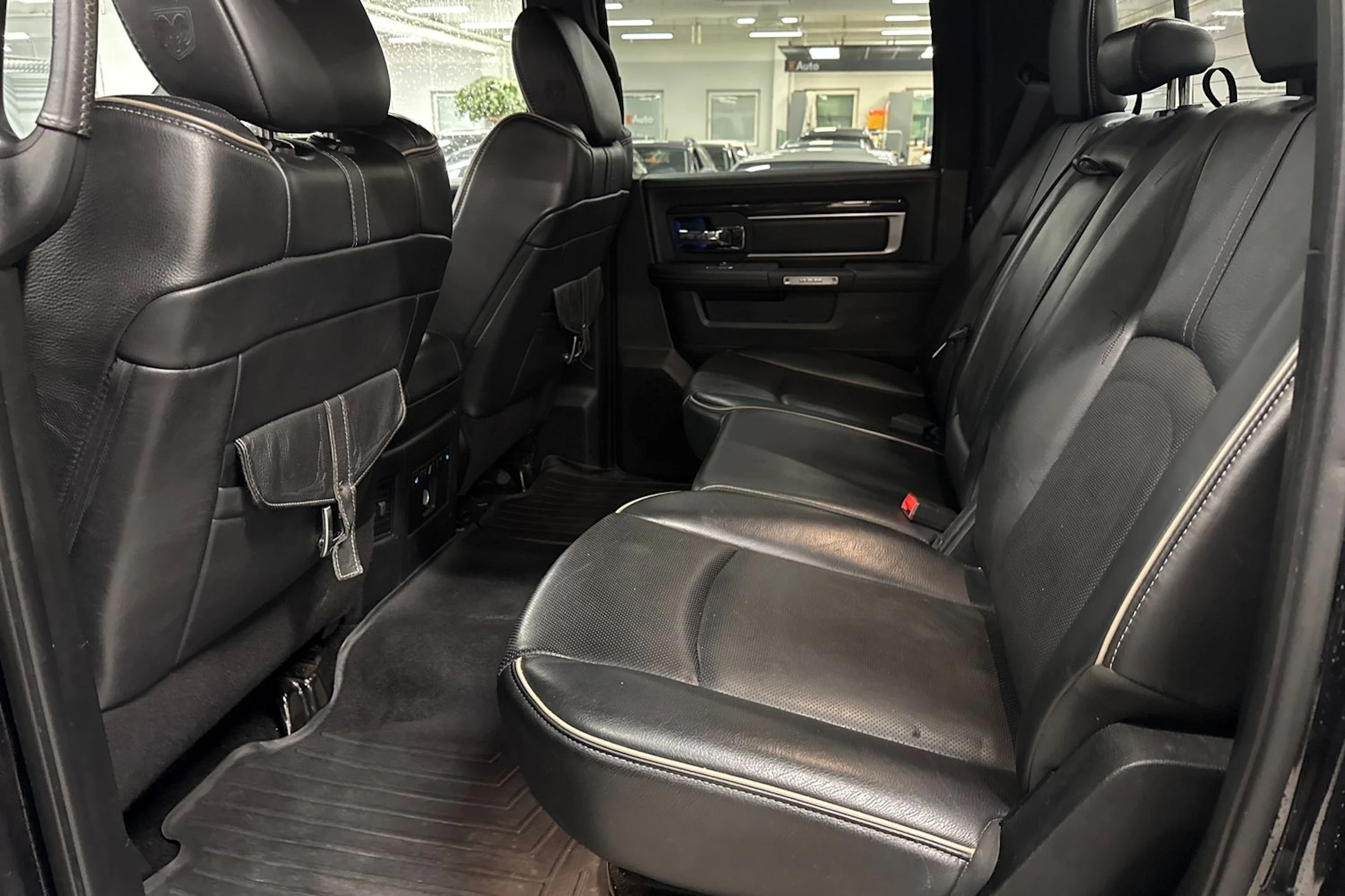 musta Dodge RAM 2016 kuva 16.