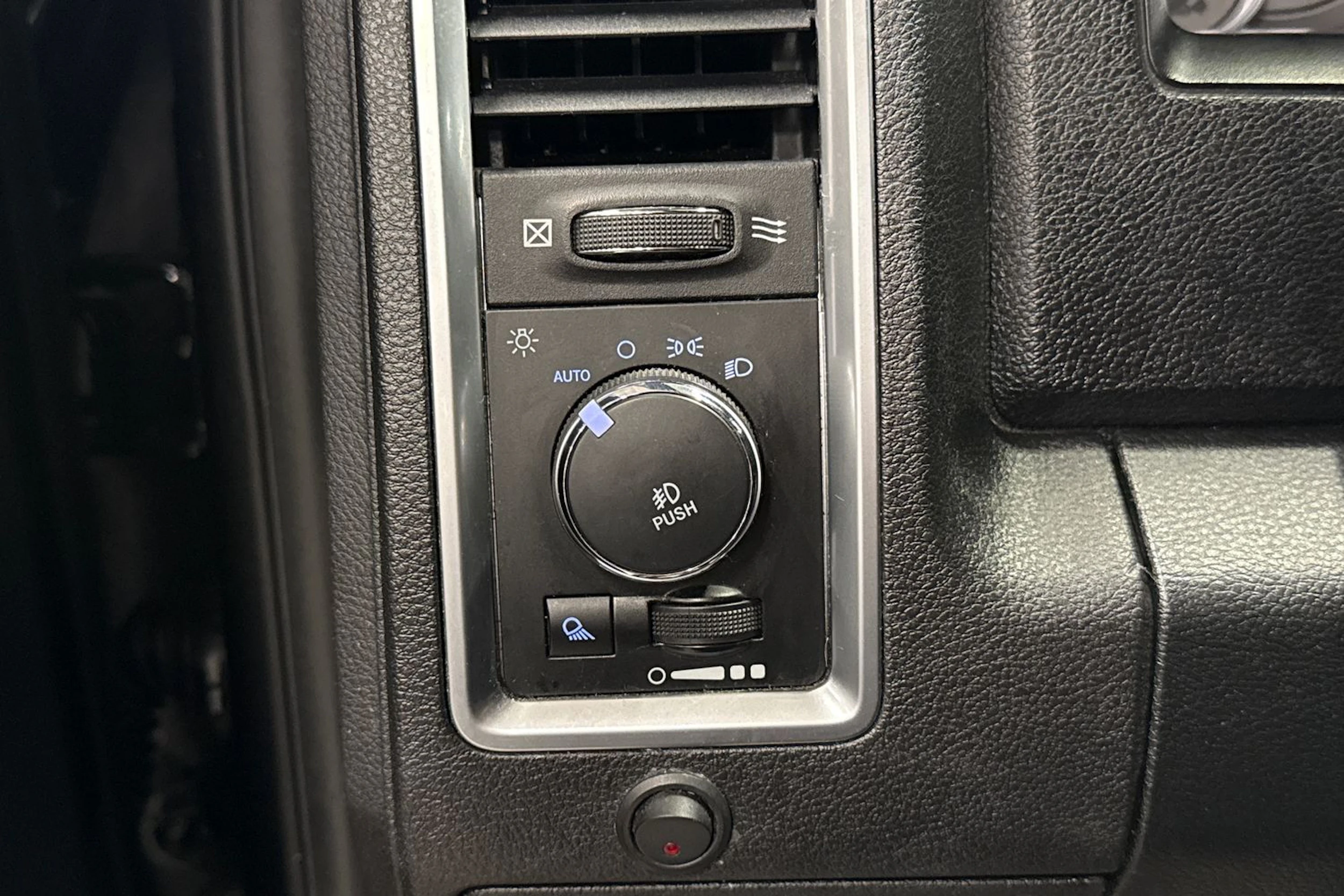 musta Dodge RAM 2016 kuva 20.