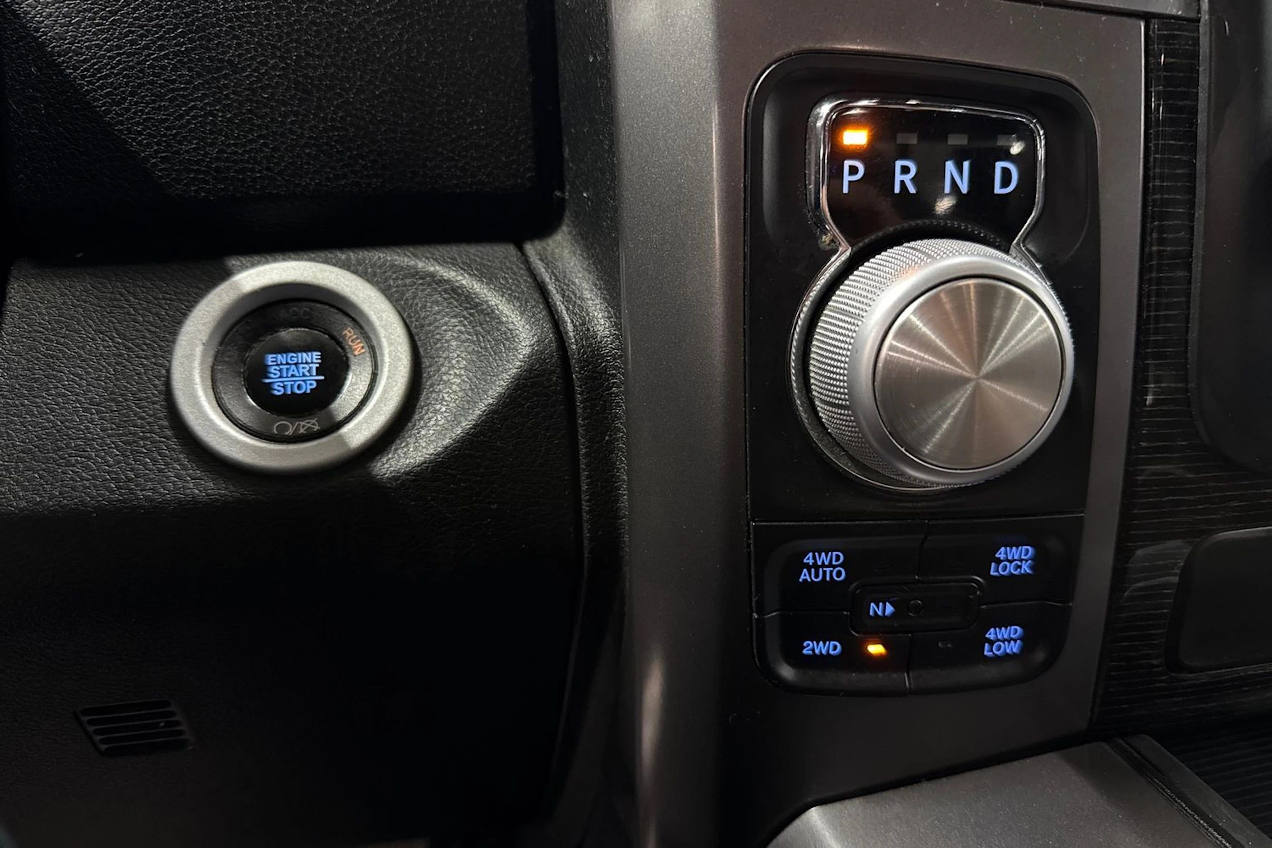 musta Dodge RAM 2016 kuva 22.