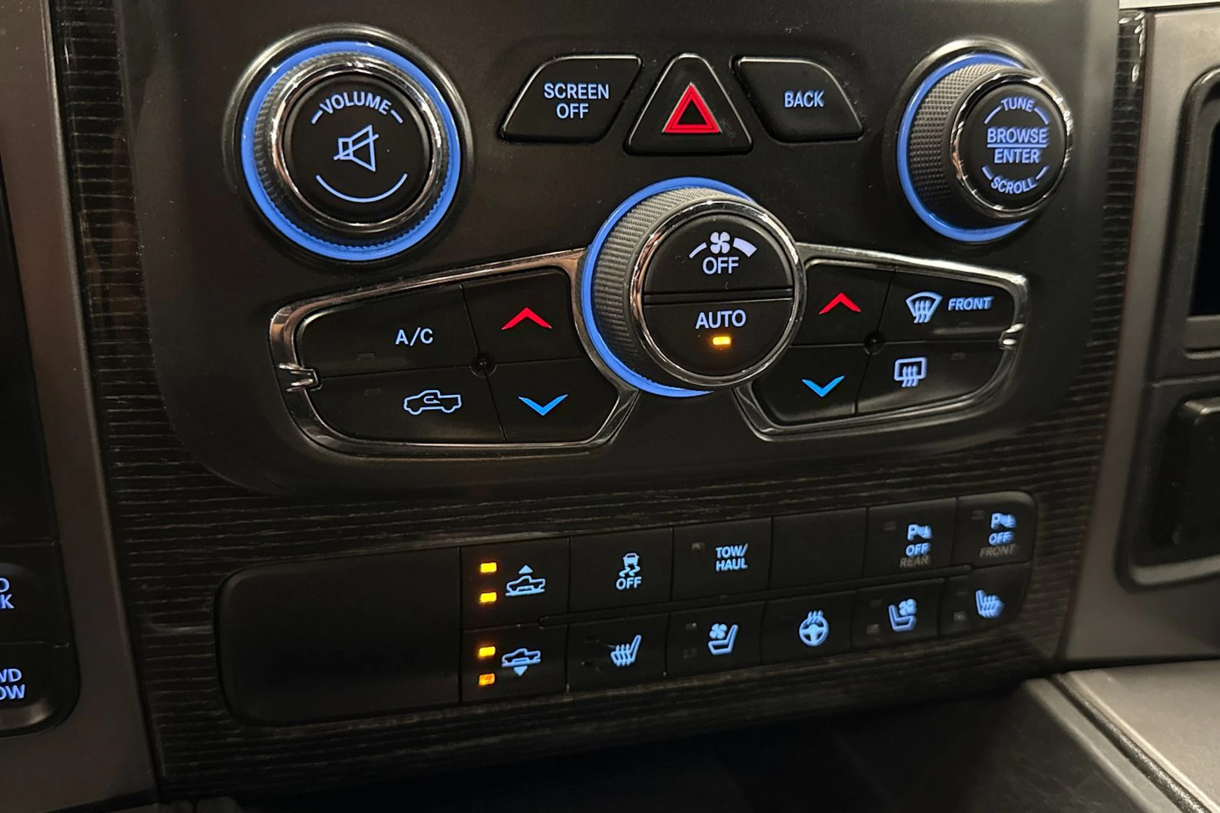 musta Dodge RAM 2016 kuva 23.
