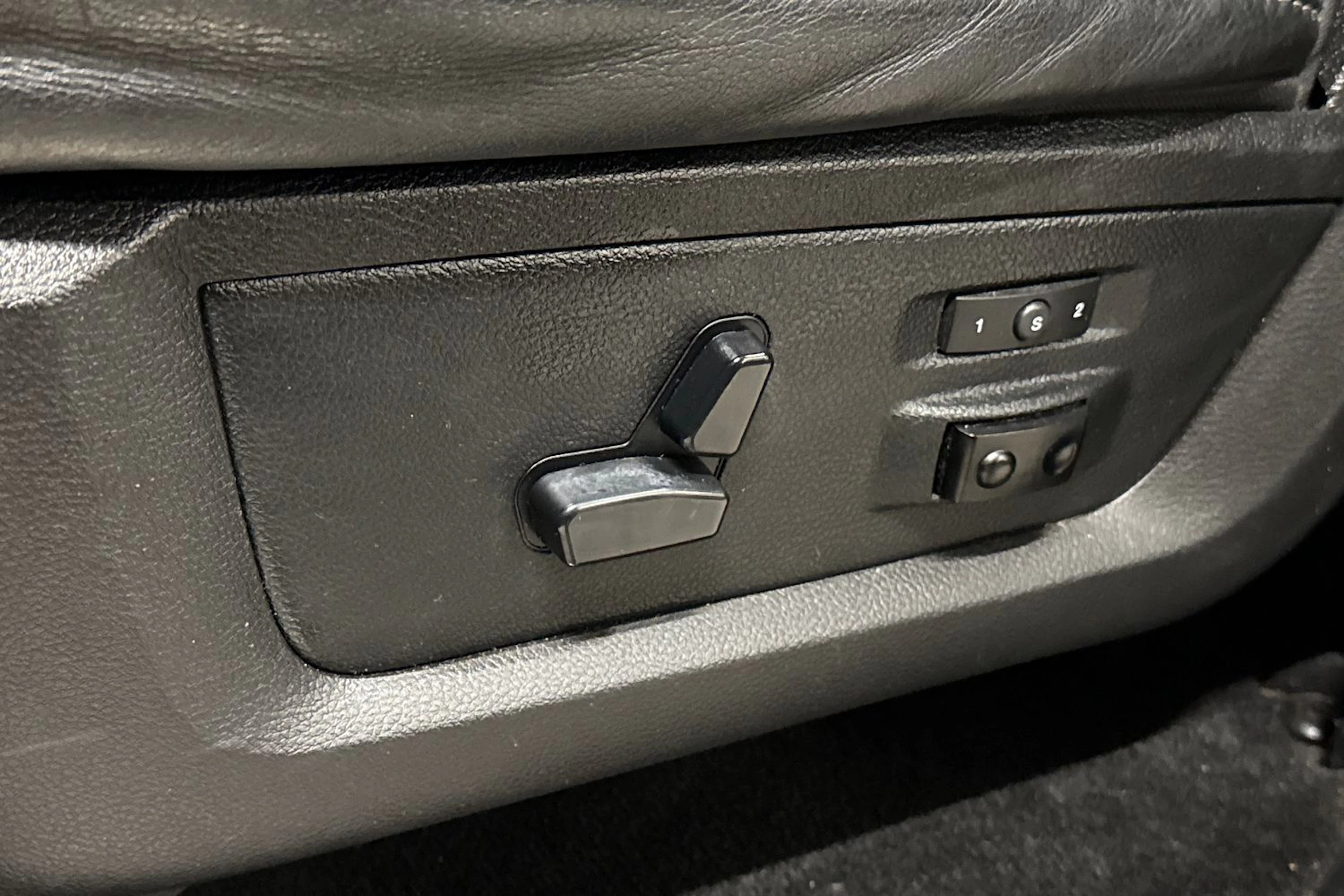 musta Dodge RAM 2016 kuva 28.