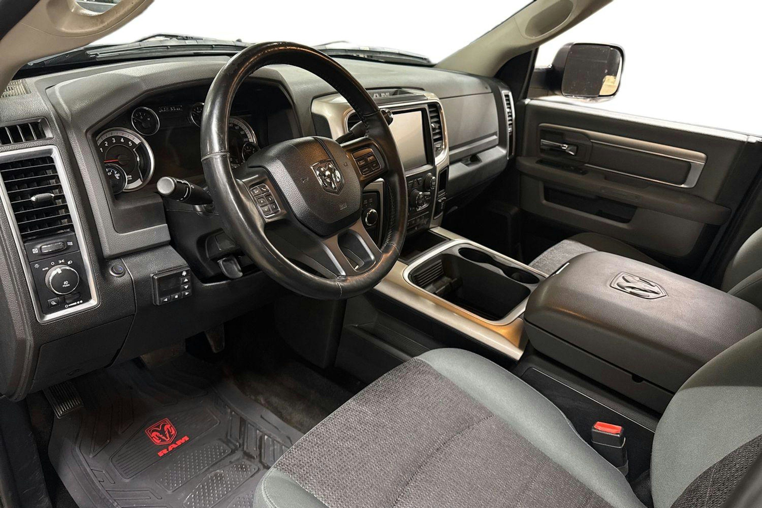 musta Dodge RAM 2017 kuva 8.