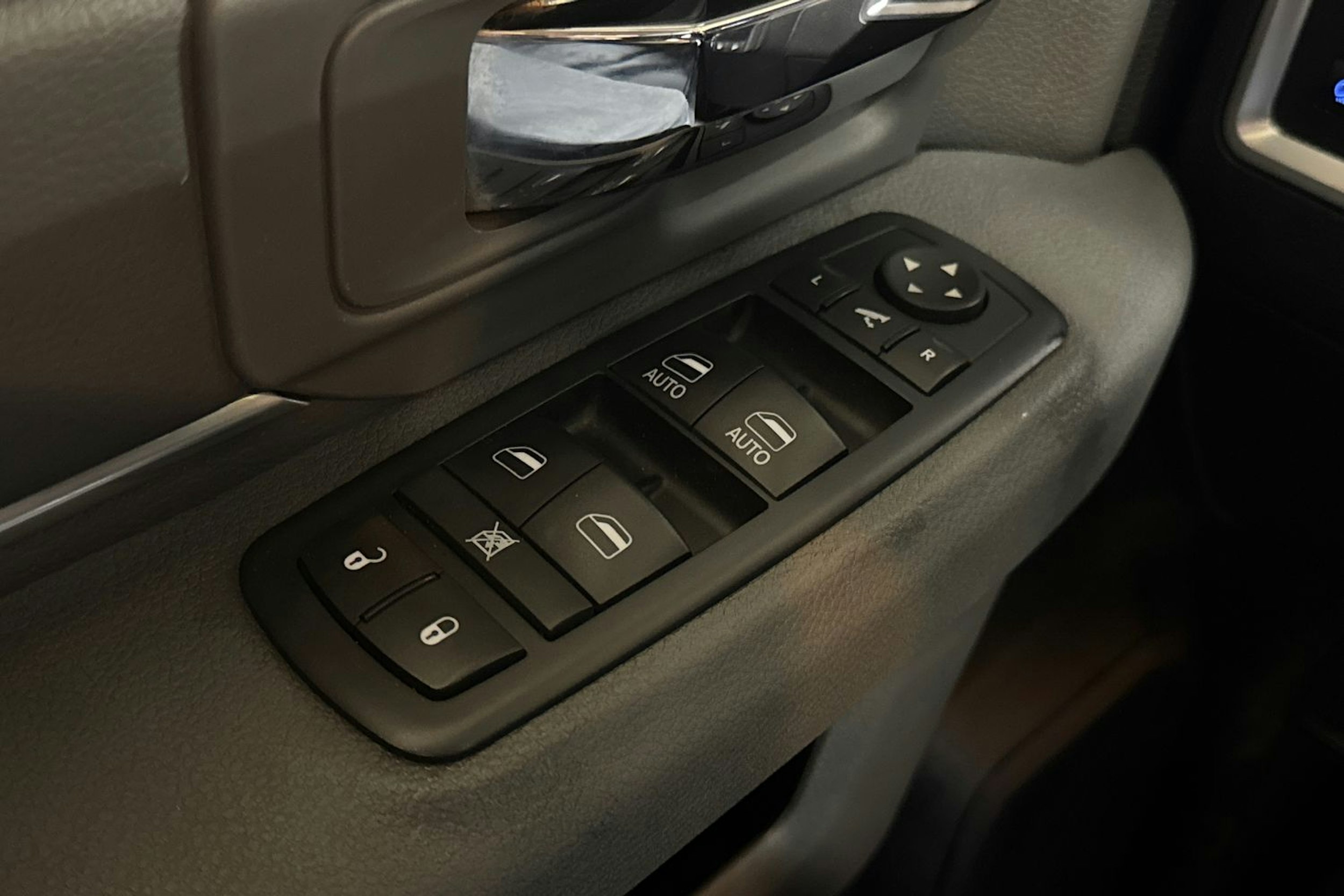 musta Dodge RAM 2017 kuva 13.